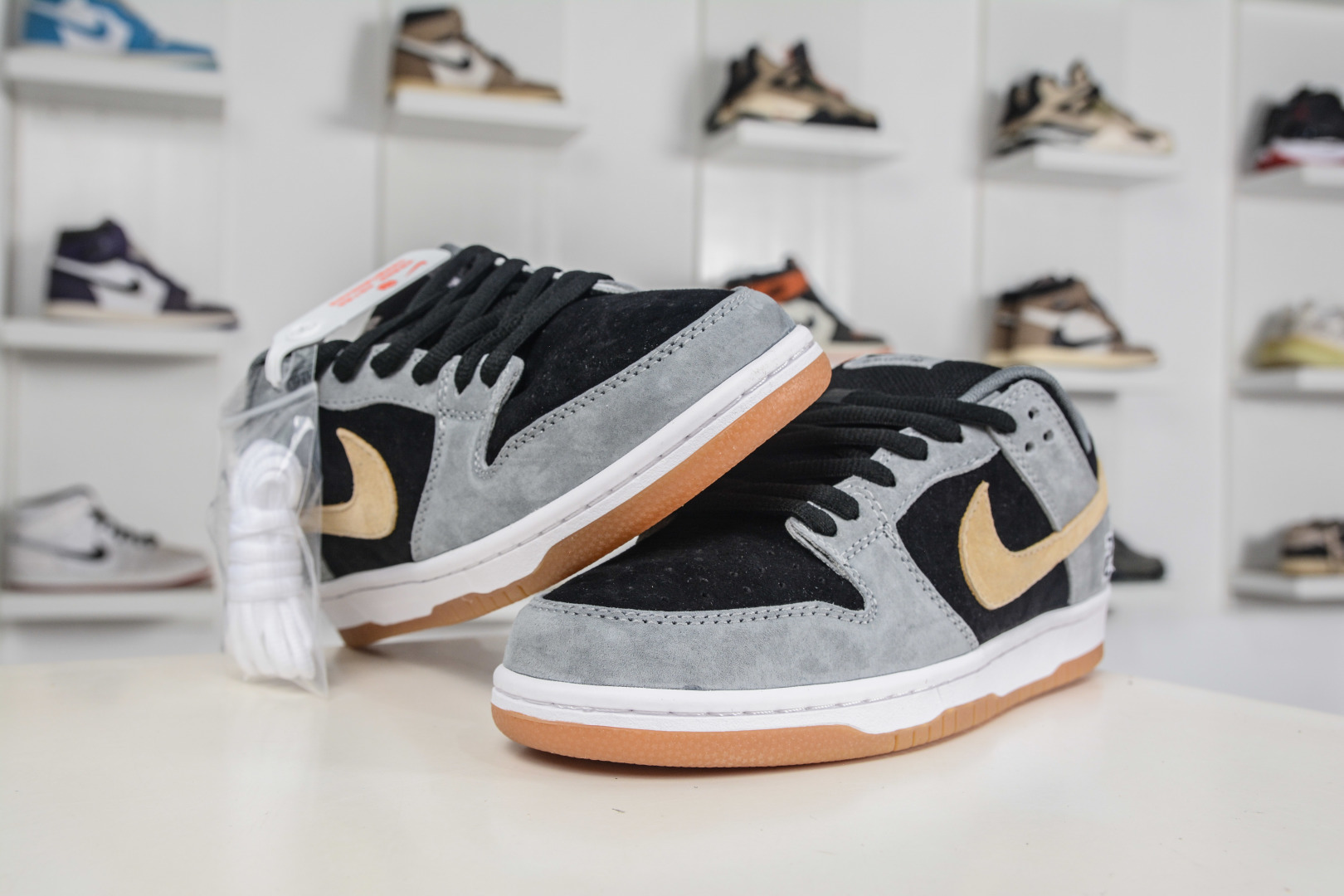 NIKE SB Dunk Low Pro 灰黑黄 BQ6817-204 NIKE SB Dunk Low Pro 灰黑黄 BQ6817-204