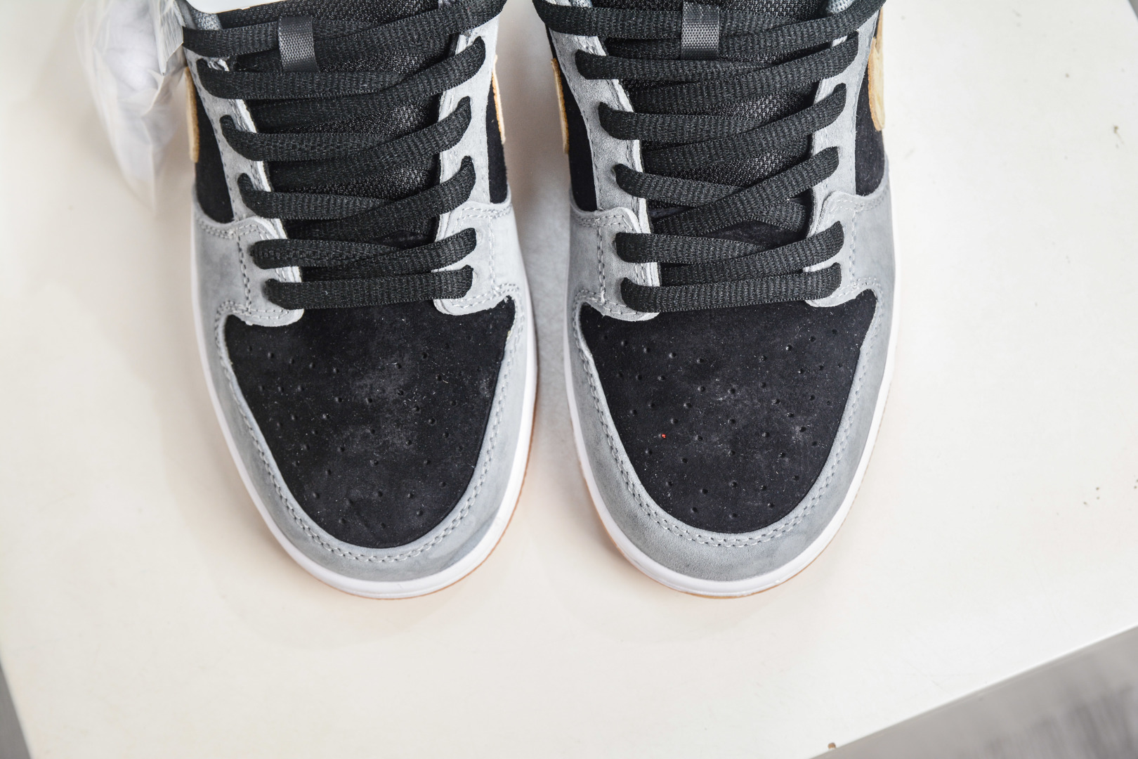 NIKE SB Dunk Low Pro 灰黑黄 BQ6817-204 NIKE SB Dunk Low Pro 灰黑黄 BQ6817-204