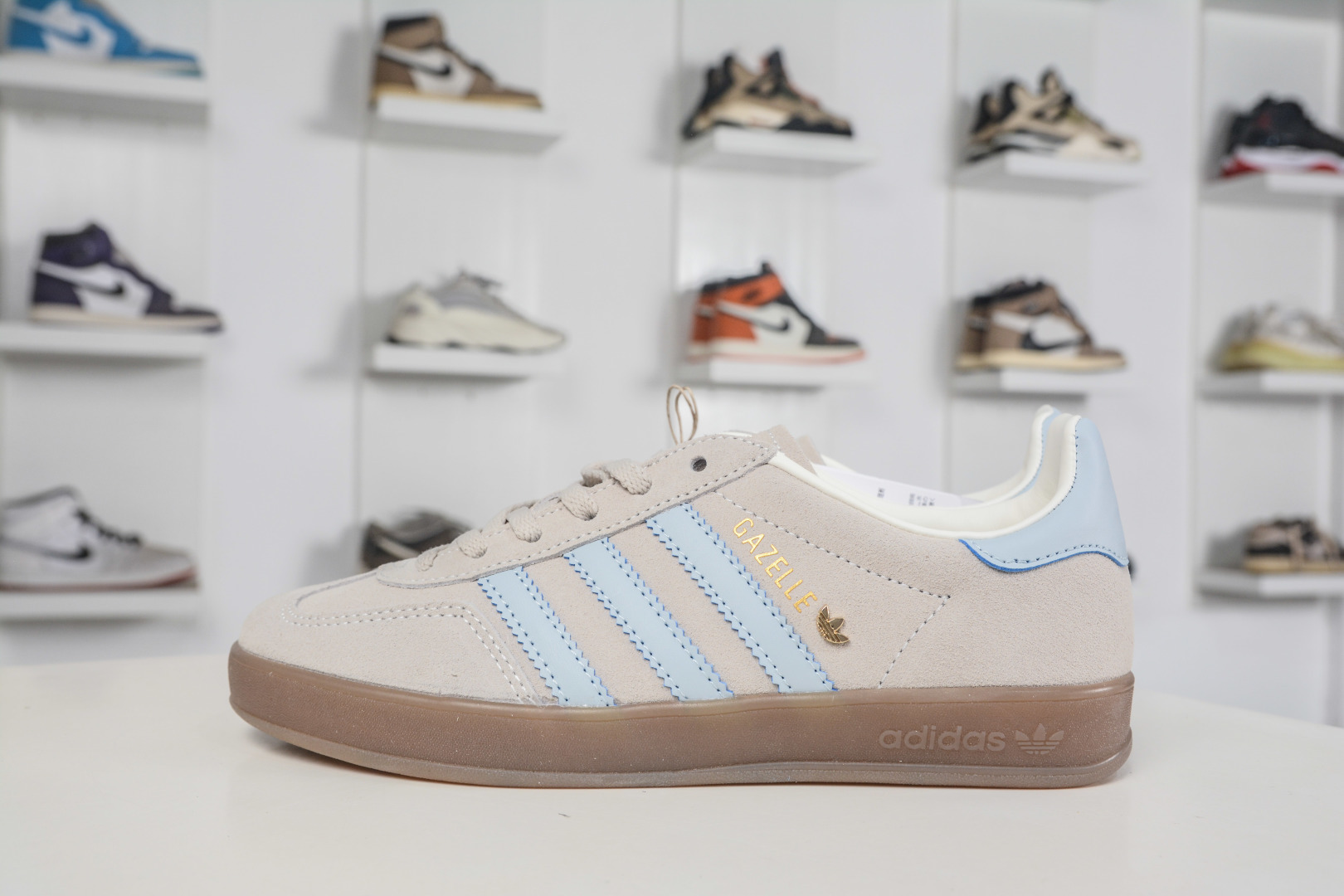 Sneakers 13418