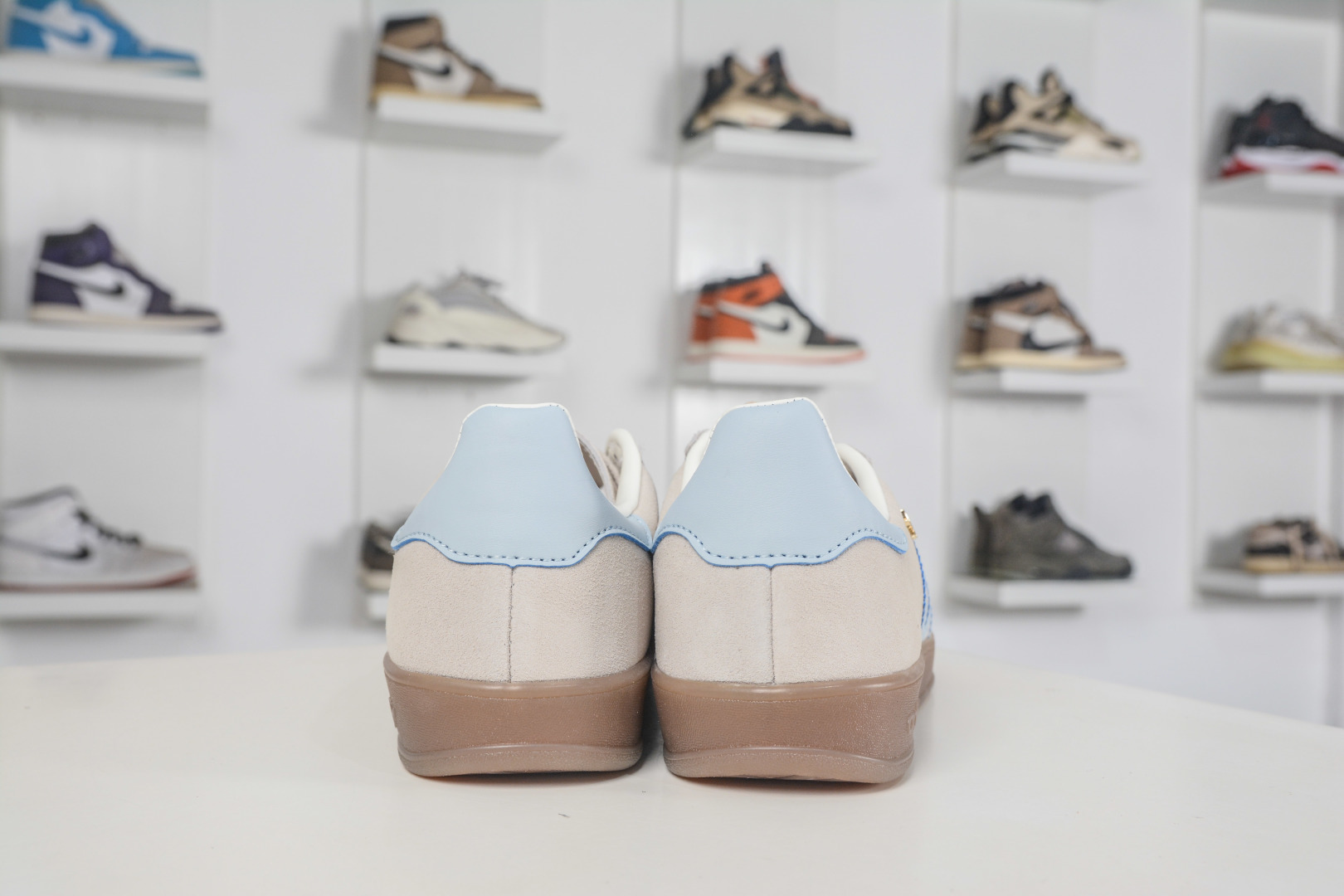 Alternative view of Sneakers 13418
