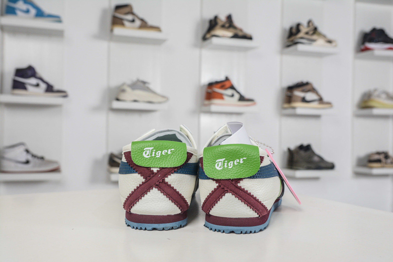 Alternative view of Sneakers 13416