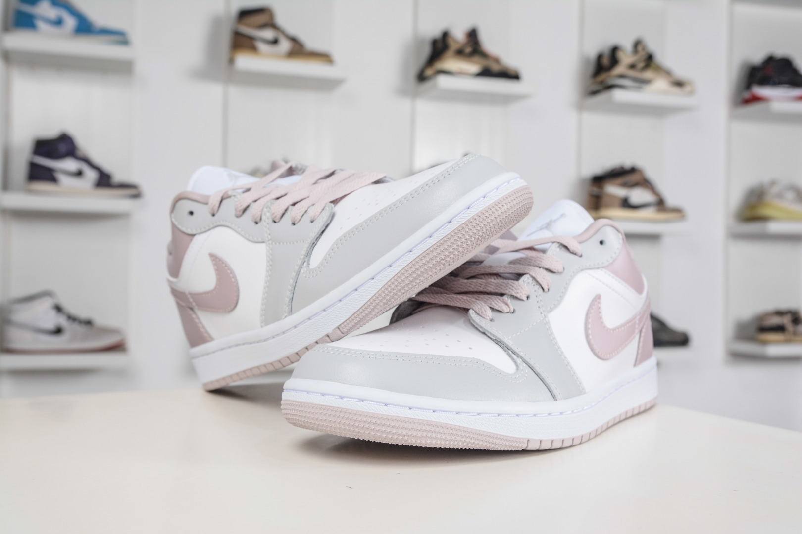 220 DTAir Jordan AJ1 Low 低帮 粉白灰 DC0774-606-Chinese UA Cheap High Quatity Brand Clothes Bags handbags Sneakers wholesale wholesaler seller from China Factory suppliers Fashion Clothing Shoes best Quality Beautiful Price 220 DTAir Jordan AJ1 Low 低帮 粉白灰 DC0774-606