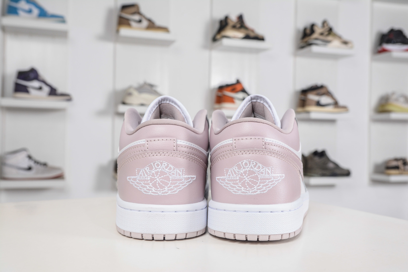 220 DTAir Jordan AJ1 Low 低帮 粉白灰 DC0774-606-Chinese UA Cheap High Quatity Brand Clothes Bags handbags Sneakers wholesale wholesaler seller from China Factory suppliers Fashion Clothing Shoes best Quality Beautiful Price 220 DTAir Jordan AJ1 Low 低帮 粉白灰 DC0774-606