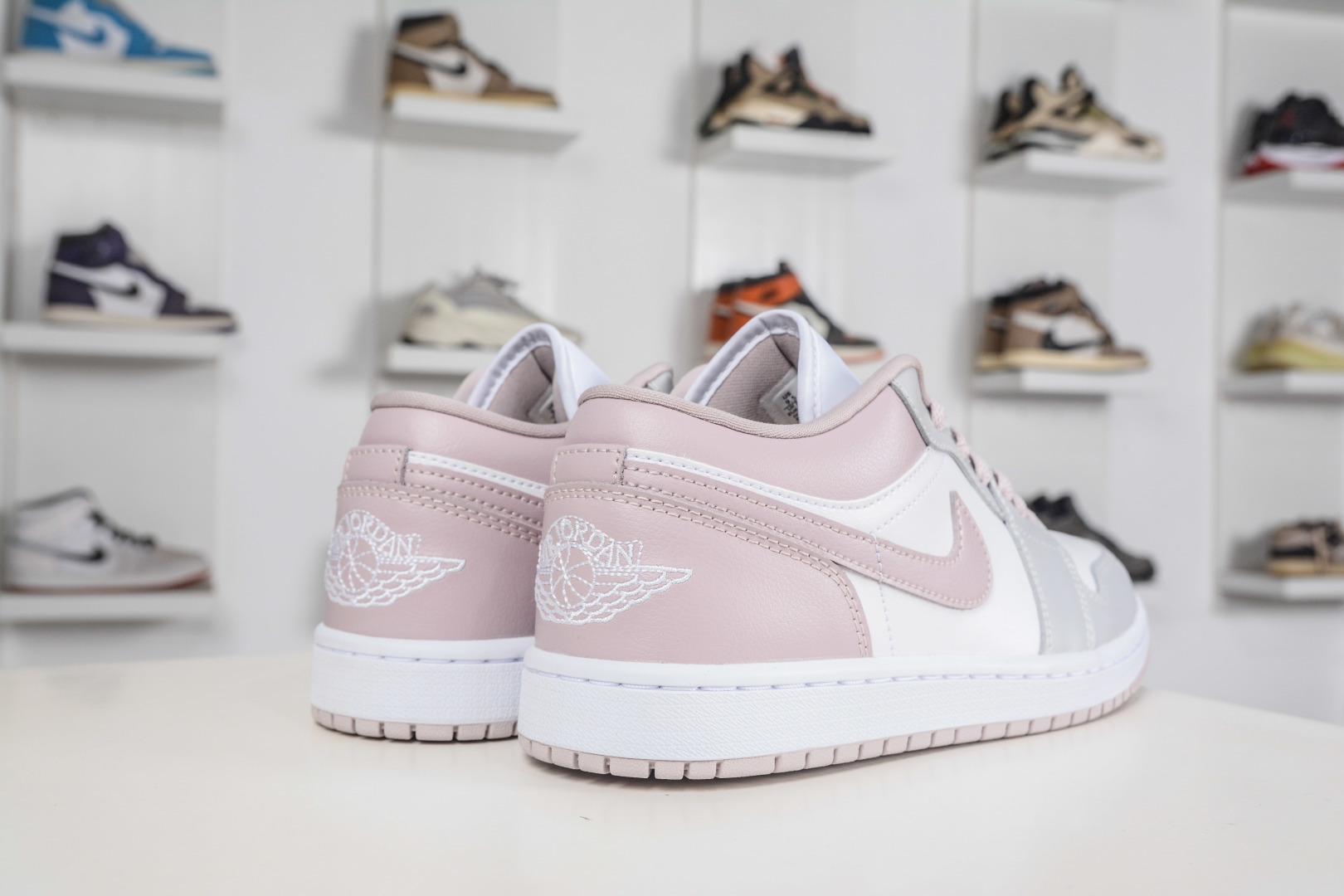 220 DTAir Jordan AJ1 Low 低帮 粉白灰 DC0774-606-Chinese UA Cheap High Quatity Brand Clothes Bags handbags Sneakers wholesale wholesaler seller from China Factory suppliers Fashion Clothing Shoes best Quality Beautiful Price 220 DTAir Jordan AJ1 Low 低帮 粉白灰 DC0774-606