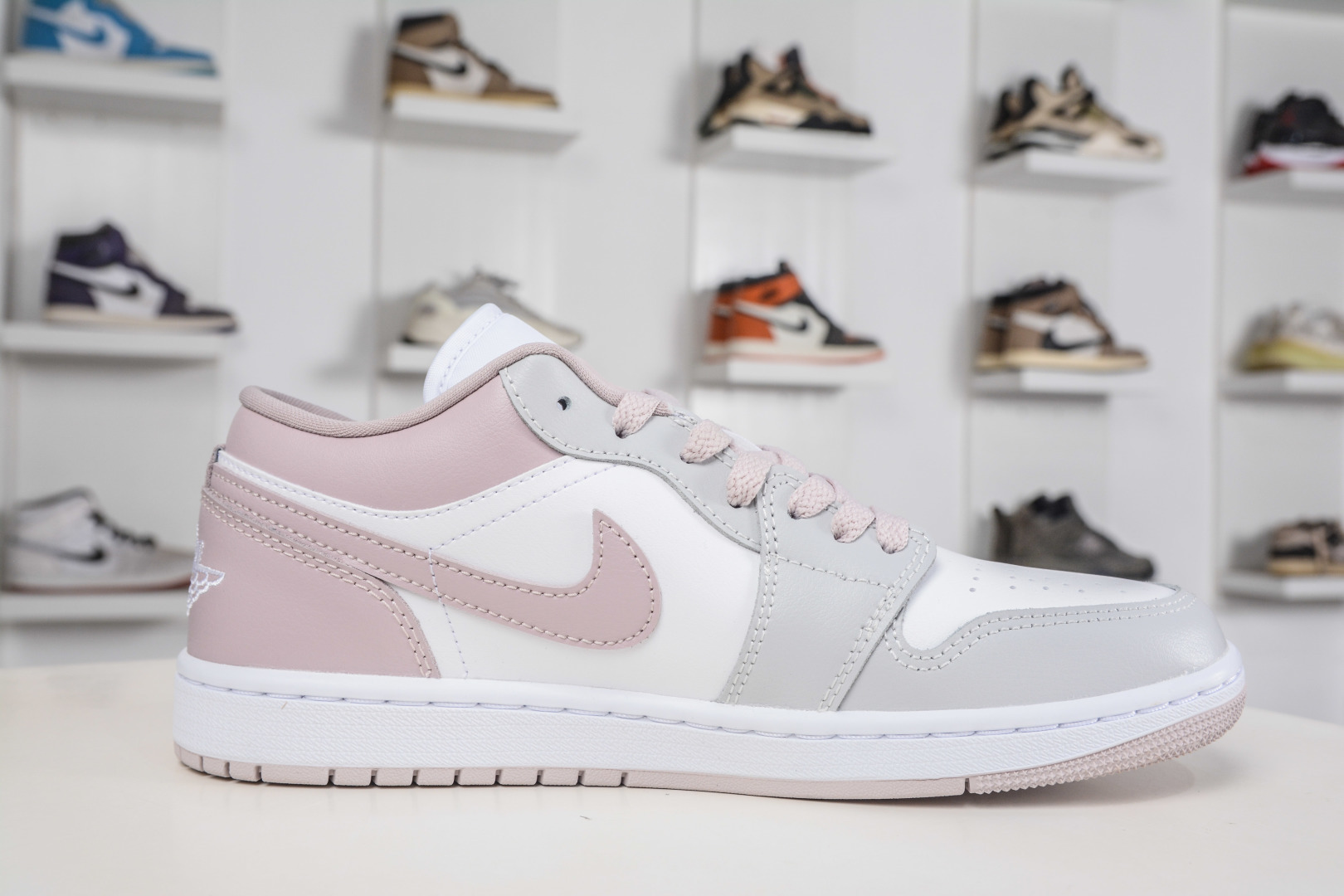 220 DTAir Jordan AJ1 Low 低帮 粉白灰 DC0774-606-Chinese UA Cheap High Quatity Brand Clothes Bags handbags Sneakers wholesale wholesaler seller from China Factory suppliers Fashion Clothing Shoes best Quality Beautiful Price 220 DTAir Jordan AJ1 Low 低帮 粉白灰 DC0774-606