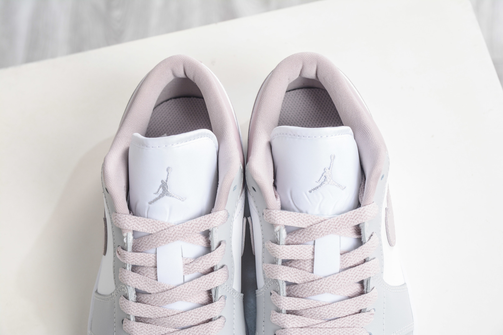 220 DTAir Jordan AJ1 Low 低帮 粉白灰 DC0774-606-Chinese UA Cheap High Quatity Brand Clothes Bags handbags Sneakers wholesale wholesaler seller from China Factory suppliers Fashion Clothing Shoes best Quality Beautiful Price 220 DTAir Jordan AJ1 Low 低帮 粉白灰 DC0774-606