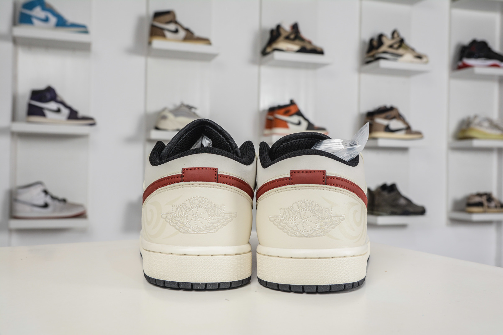 Alternative view of Sneakers 09915