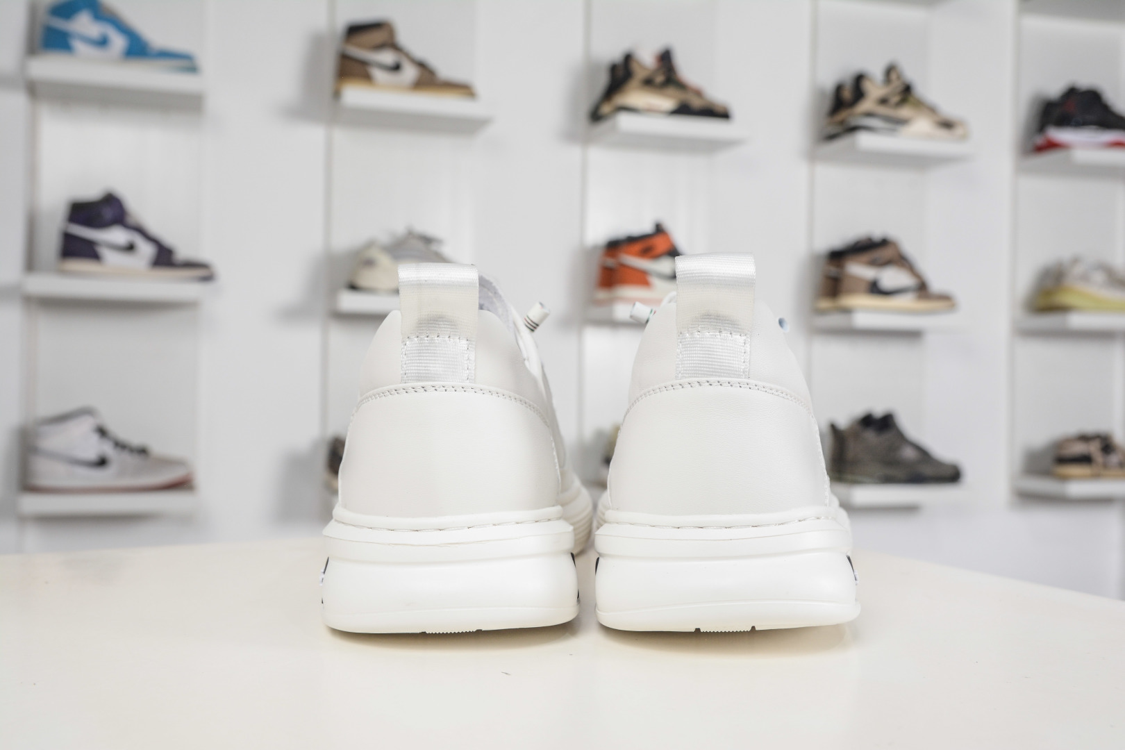 Alternative view of Sneakers 09909