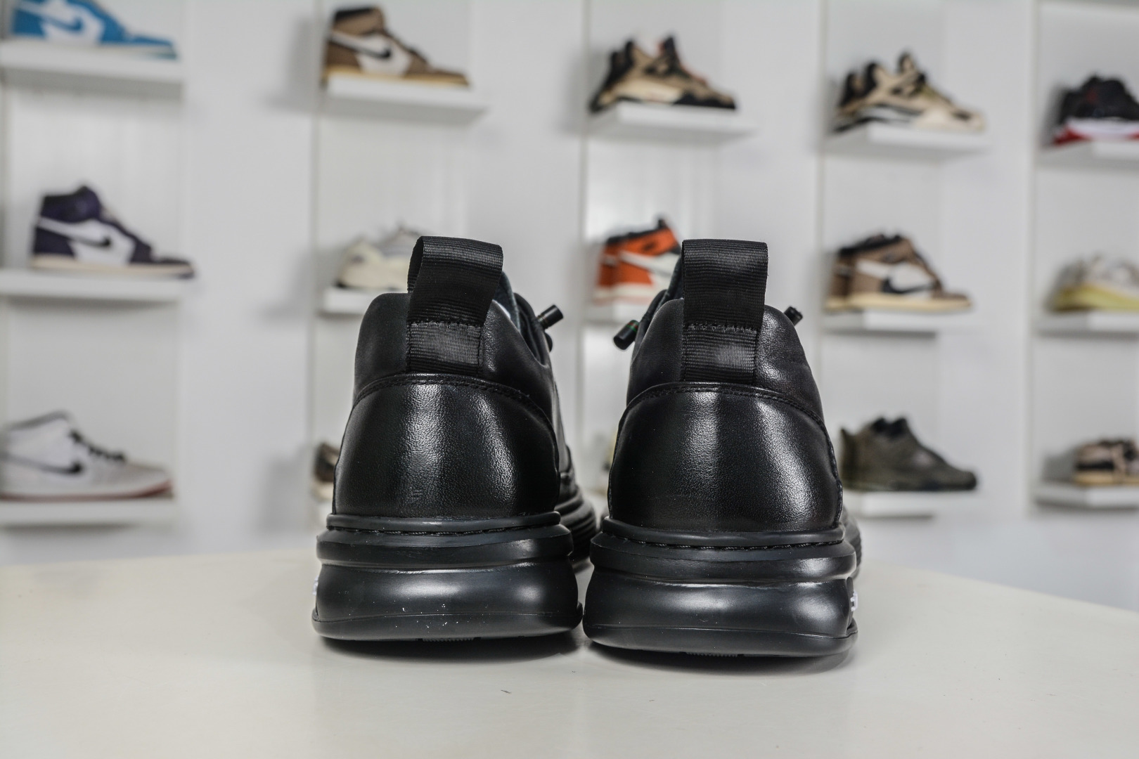 Alternative view of Sneakers 09908