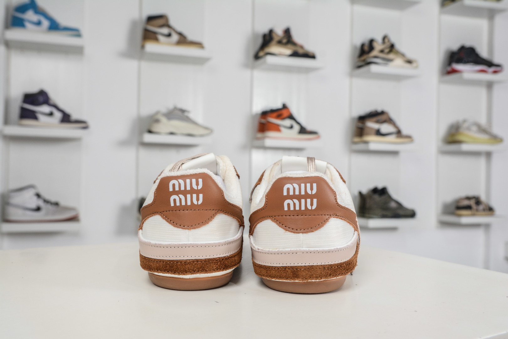 Alternative view of Sneakers 09898