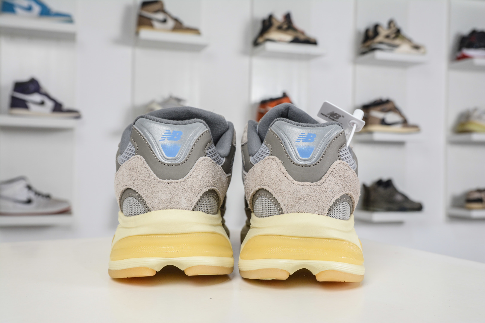 Alternative view of Sneakers 09897