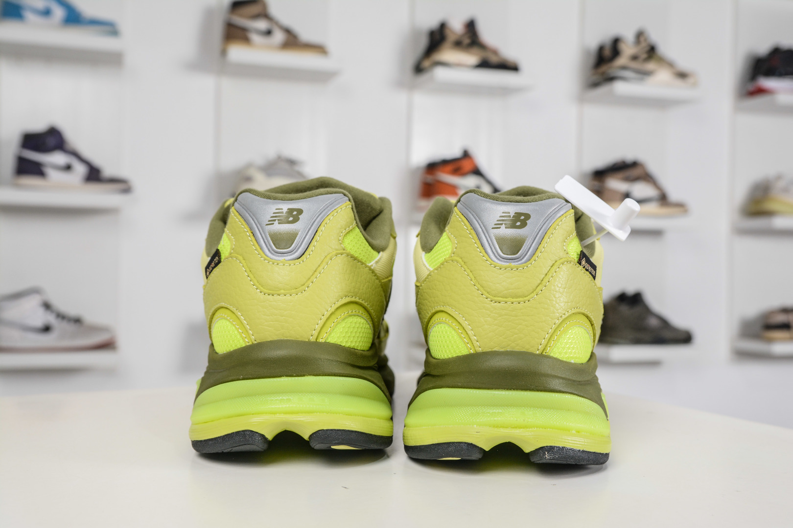 Alternative view of Sneakers 09885