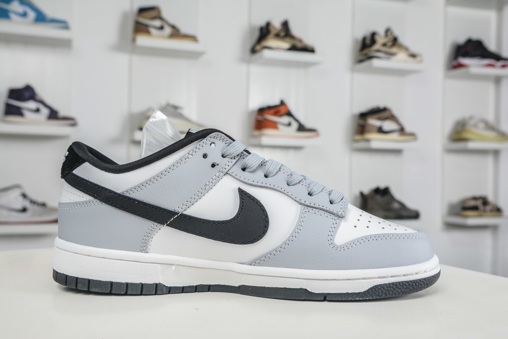 270 Nike SB Dunk Low X Stussy 斯图西联名—白灰黑 TX1688-023