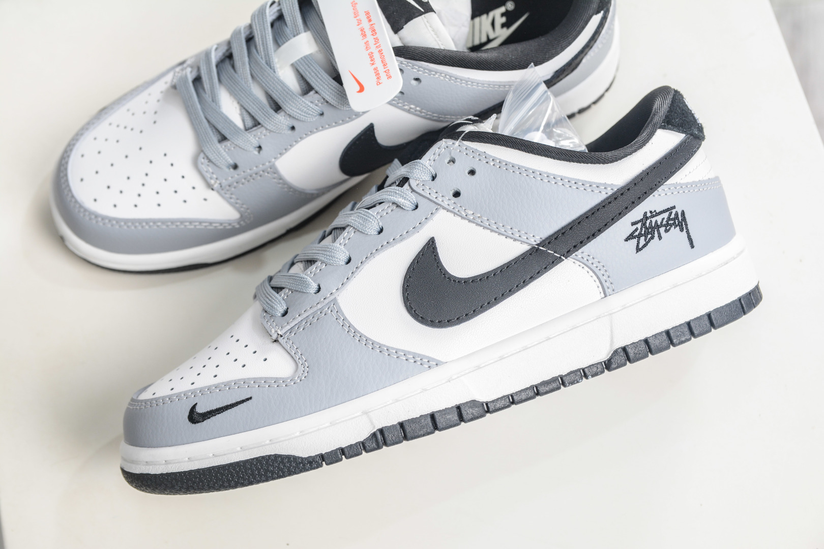 270 Nike SB Dunk Low X Stussy 斯图西联名—白灰黑 TX1688-023