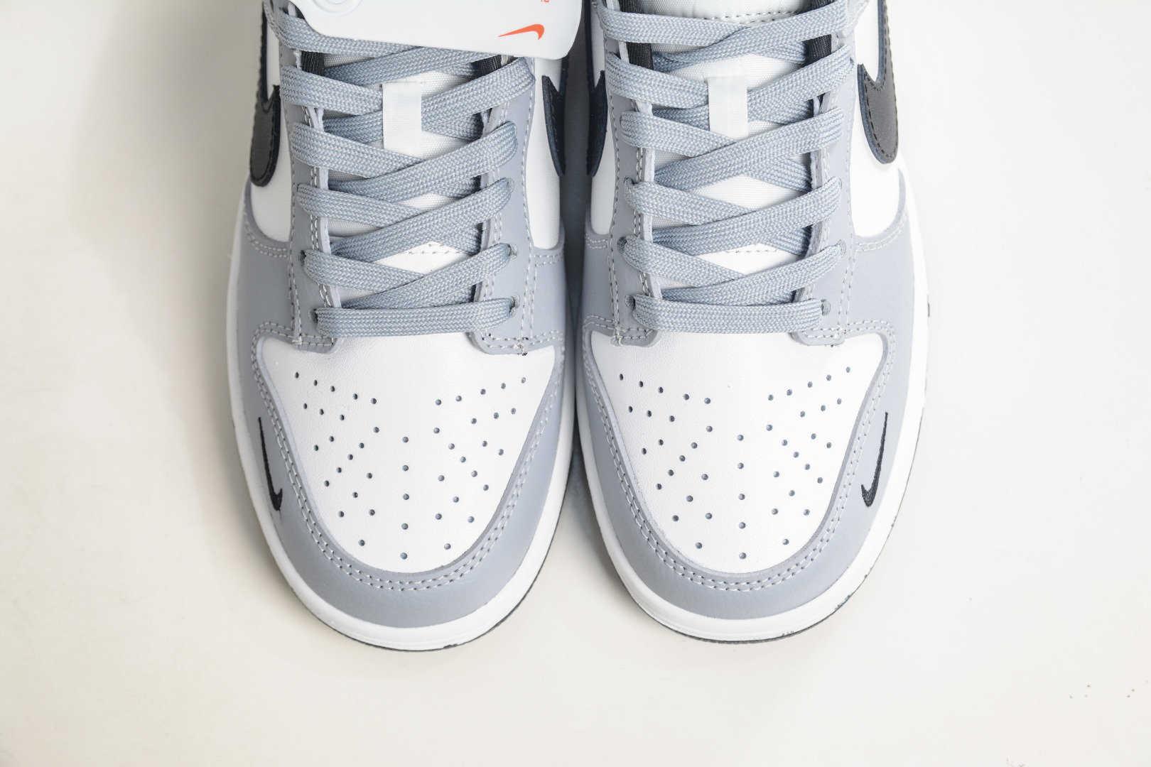 270 Nike SB Dunk Low X Stussy 斯图西联名—白灰黑 TX1688-023