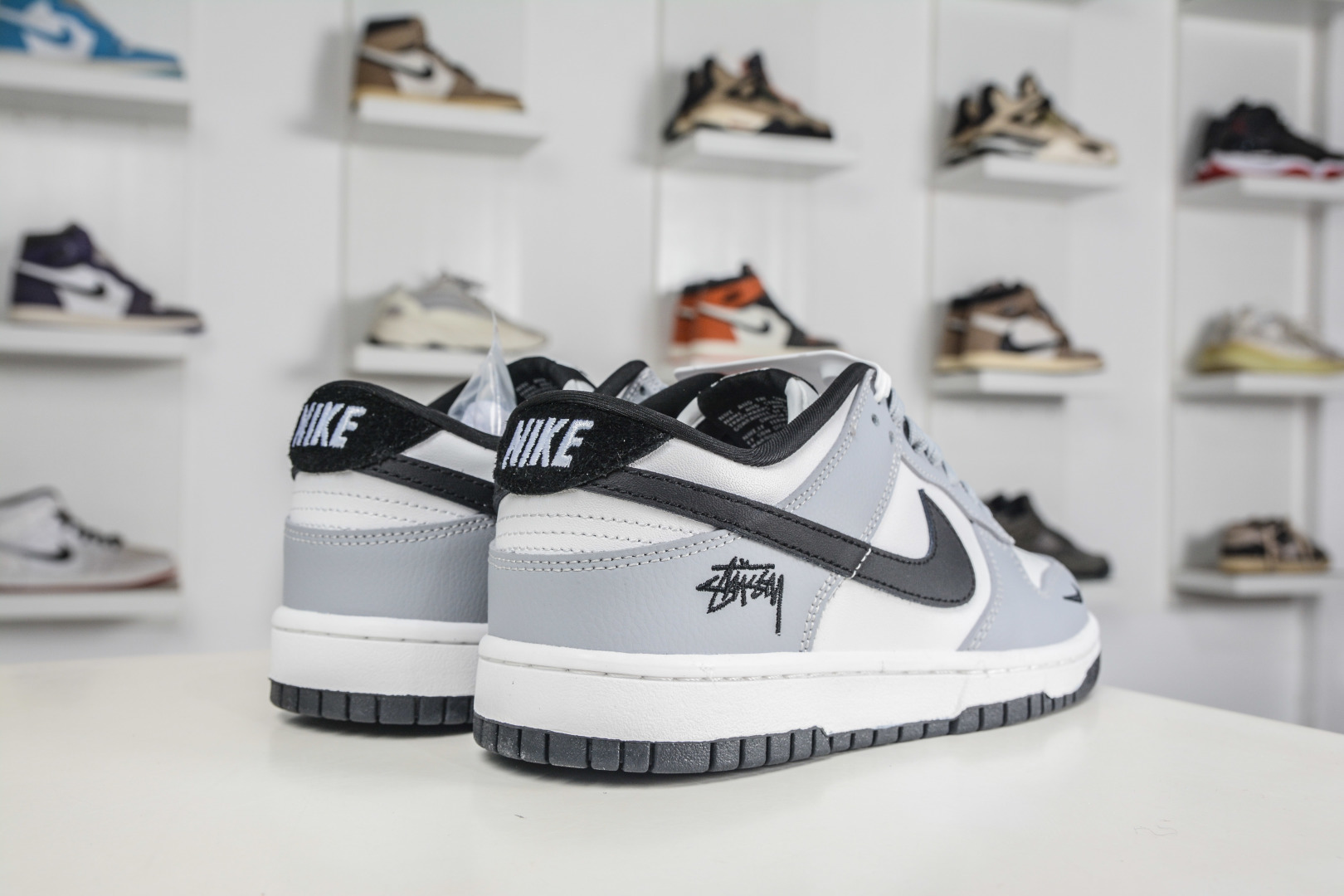 270 Nike SB Dunk Low X Stussy 斯图西联名—白灰黑 TX1688-023