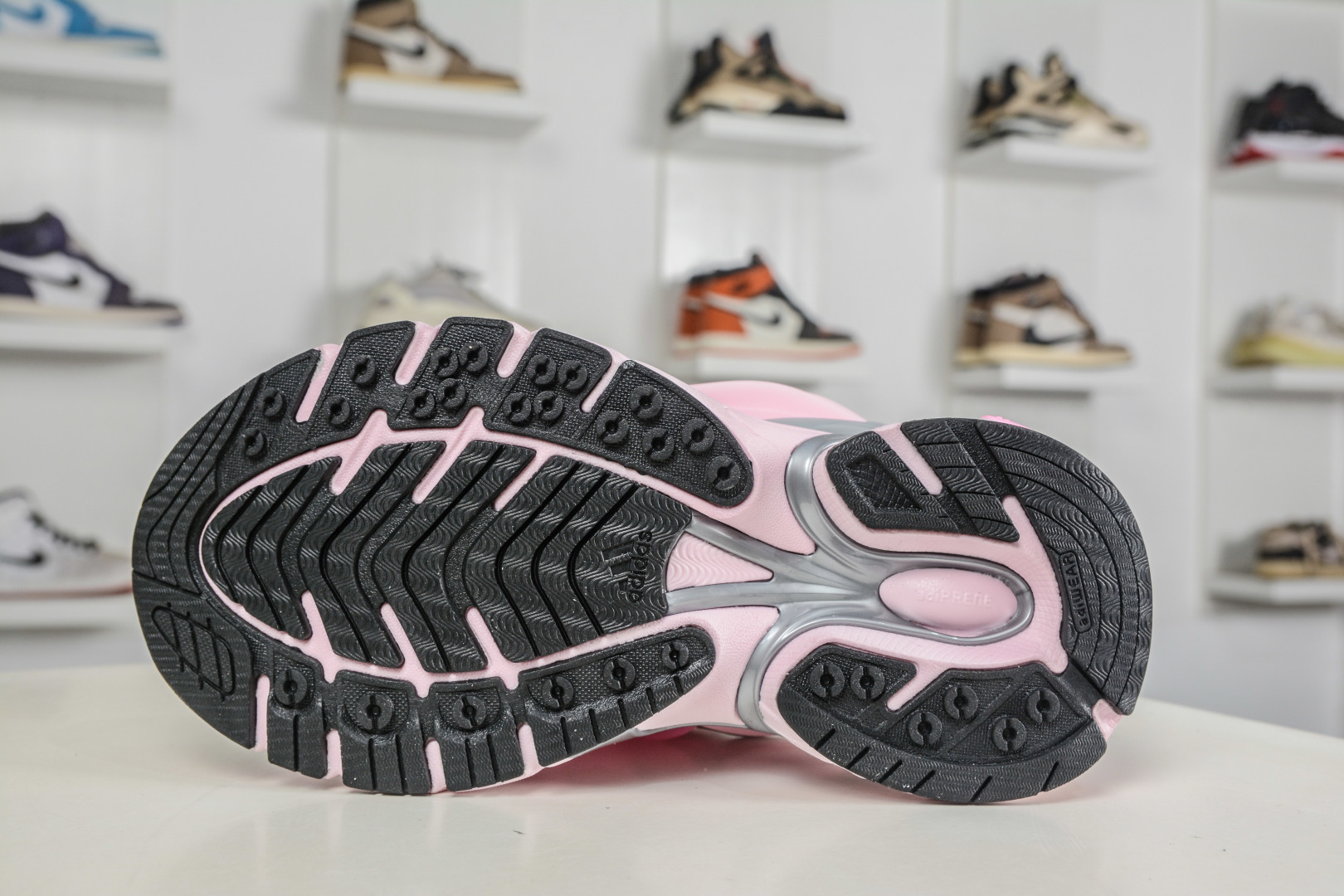 260 Pharrell x AD Originals Adistar Jellyfish Williams Focus 白银粉 复古休闲运动老爹水母鞋 KI0164