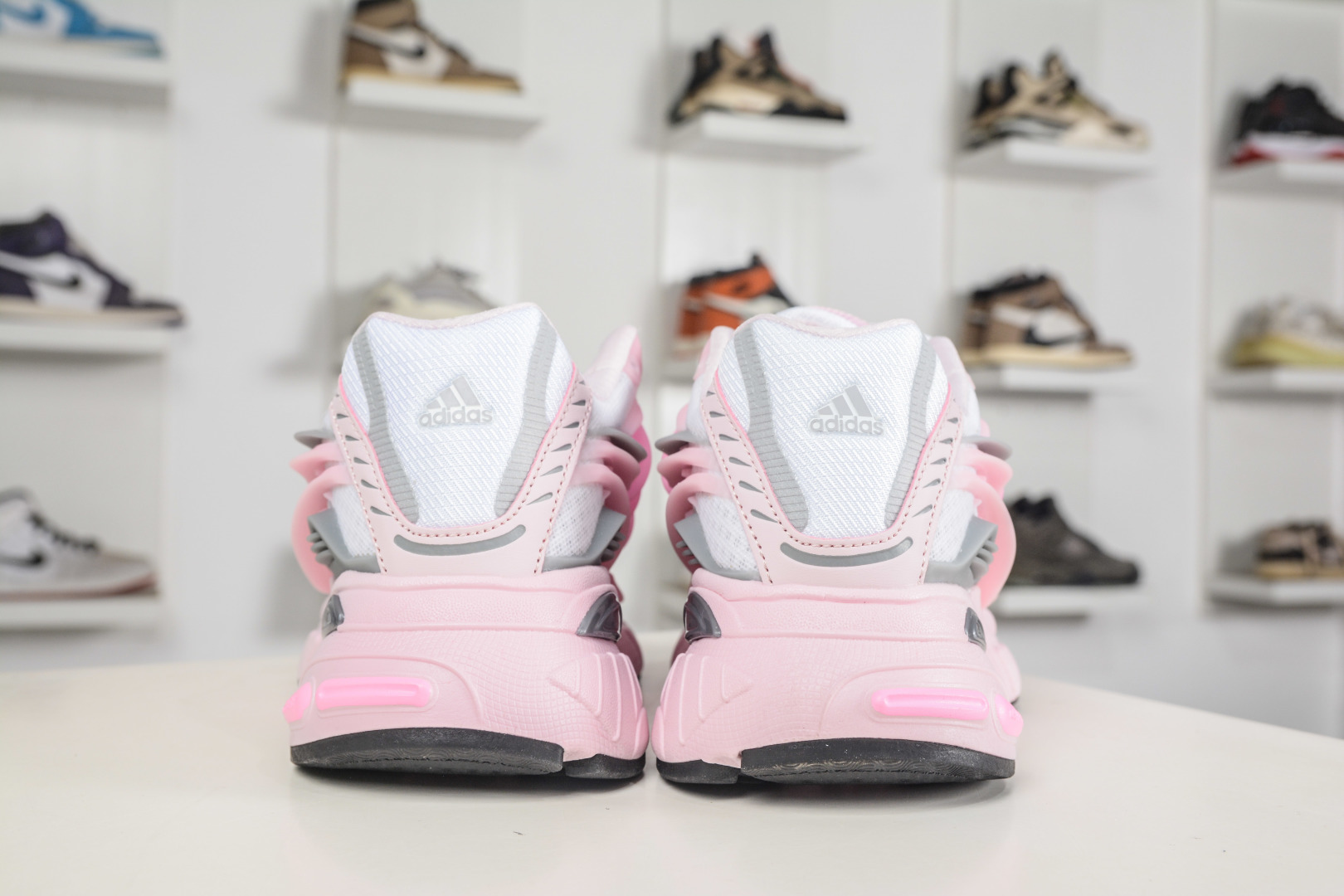 260 Pharrell x AD Originals Adistar Jellyfish Williams Focus 白银粉 复古休闲运动老爹水母鞋 KI0164