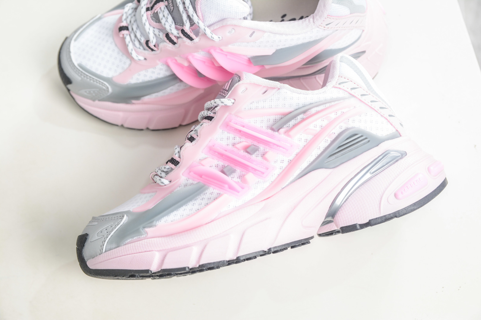 260 Pharrell x AD Originals Adistar Jellyfish Williams Focus 白银粉 复古休闲运动老爹水母鞋 KI0164