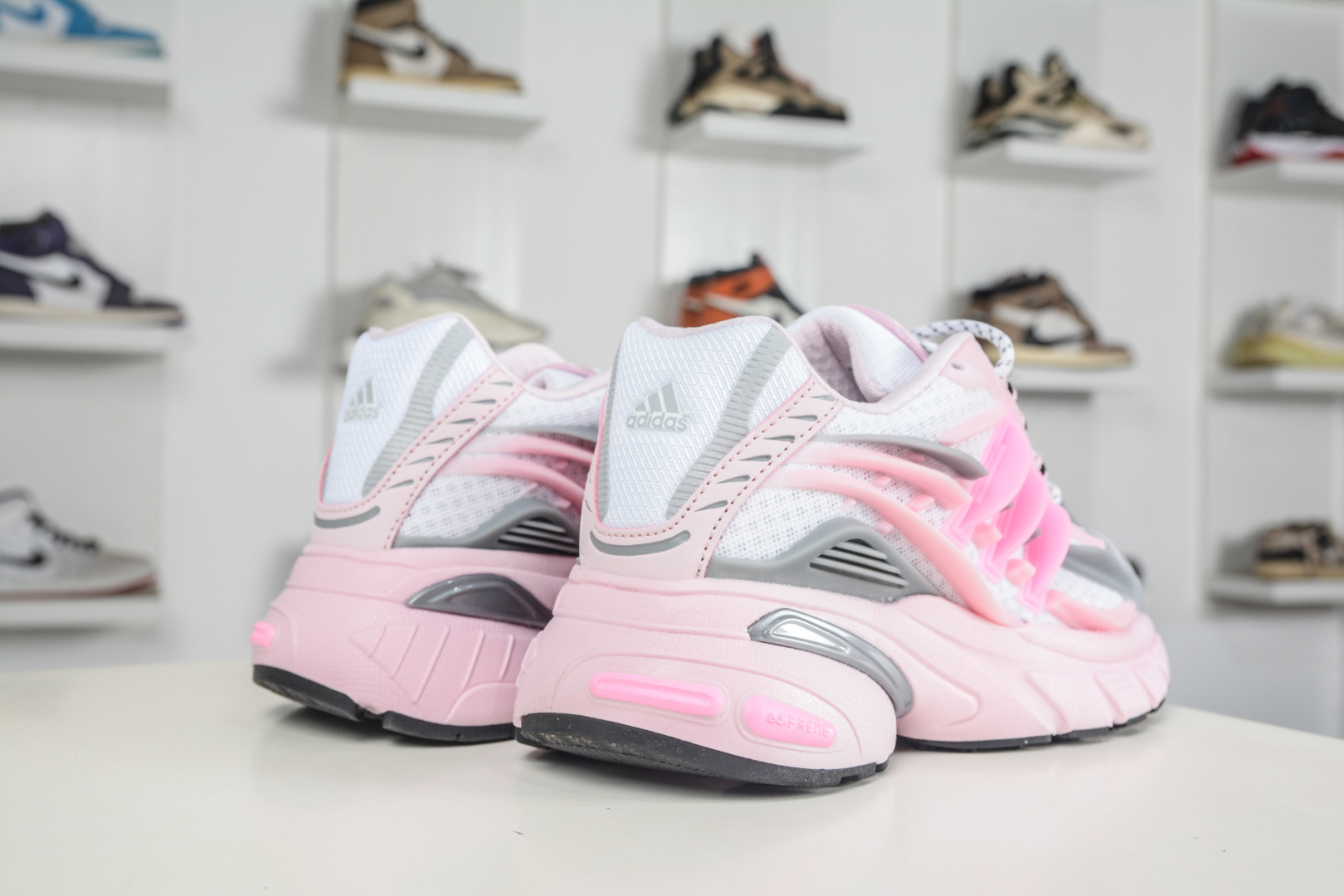 260 Pharrell x AD Originals Adistar Jellyfish Williams Focus 白银粉 复古休闲运动老爹水母鞋 KI0164