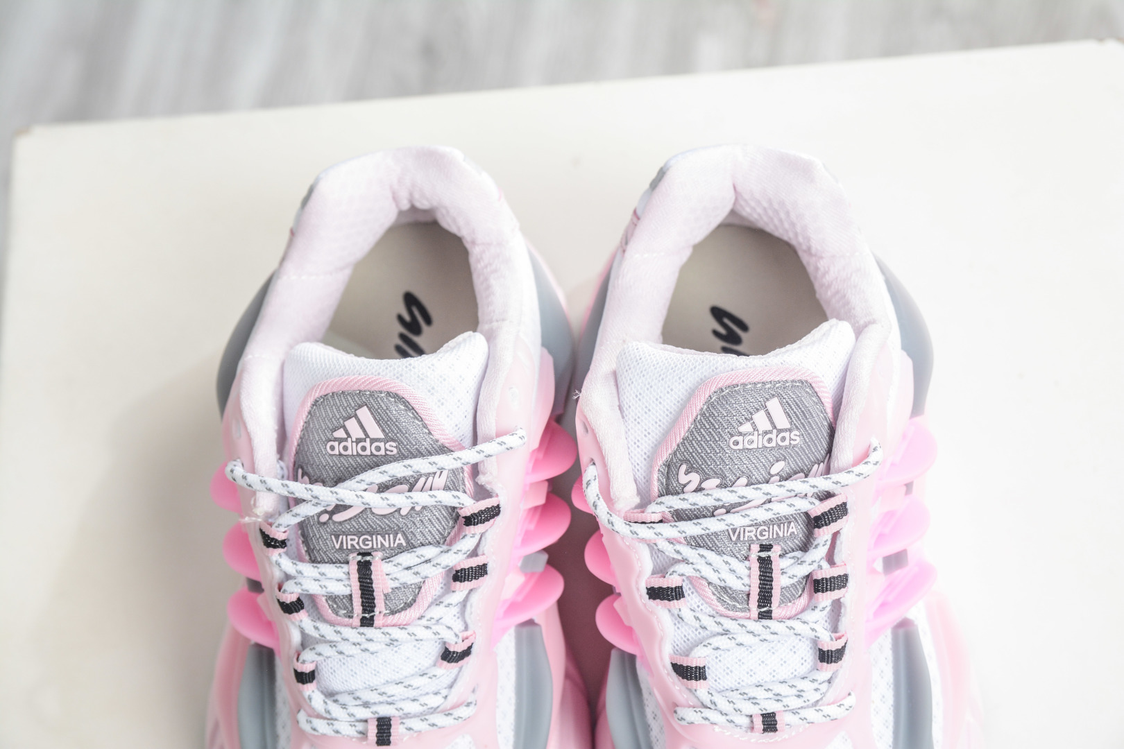 260 Pharrell x AD Originals Adistar Jellyfish Williams Focus 白银粉 复古休闲运动老爹水母鞋 KI0164