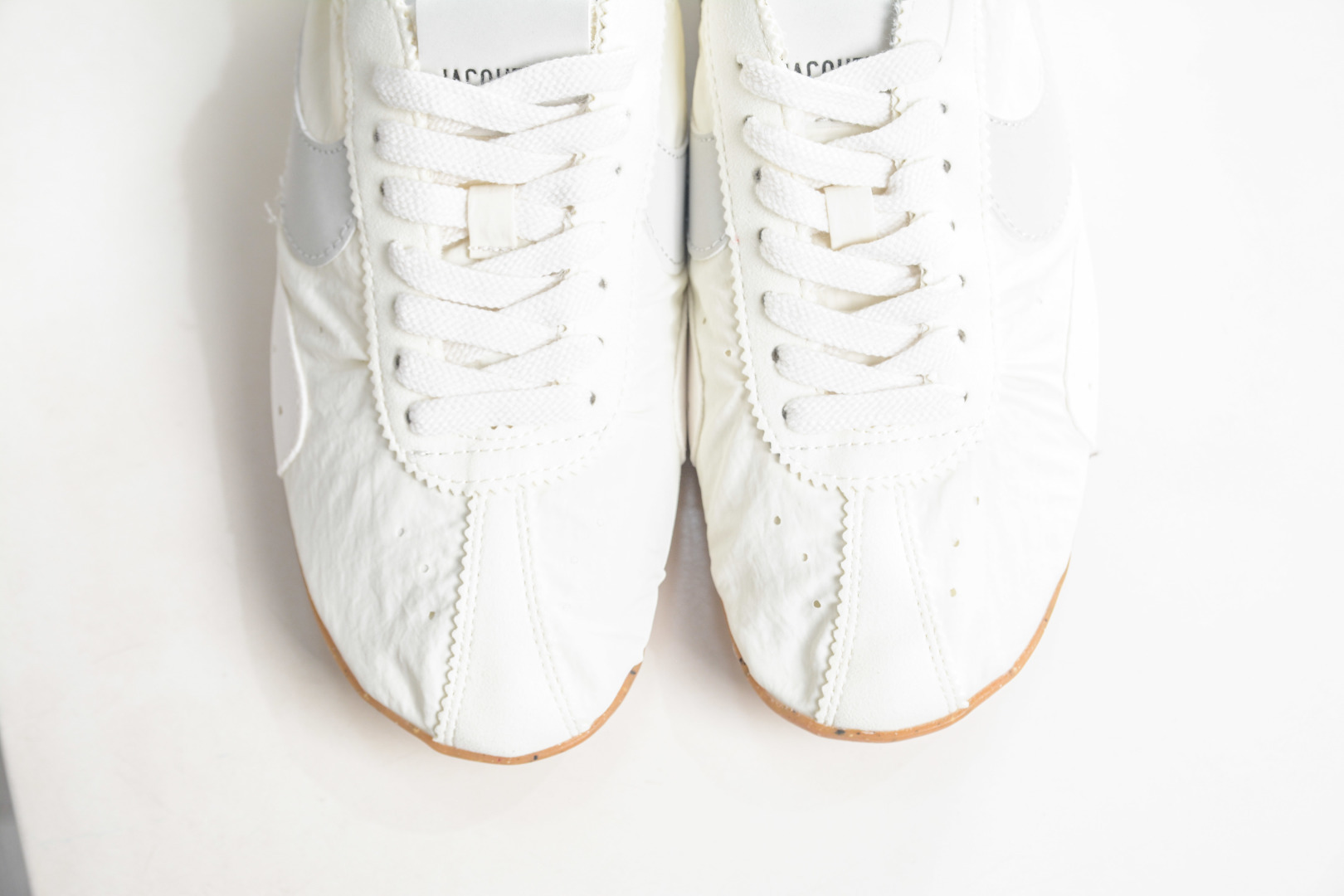Jacquemus x Nike Jacumoon 耐克 柔软舒适防滑耐磨 低帮休闲板鞋 HV8547-002-Top High Quatity Cheap Sneakers Fashion Clothing Clothes Bags handbags Shoes of all Brand wholesale With The best Quality And Beautiful Price from China Factory Chinese suppliers wholesaler seller Jacquemus x Nike Jacumoon 耐克 柔软舒适防滑耐磨 低帮休闲板鞋 HV8547-002