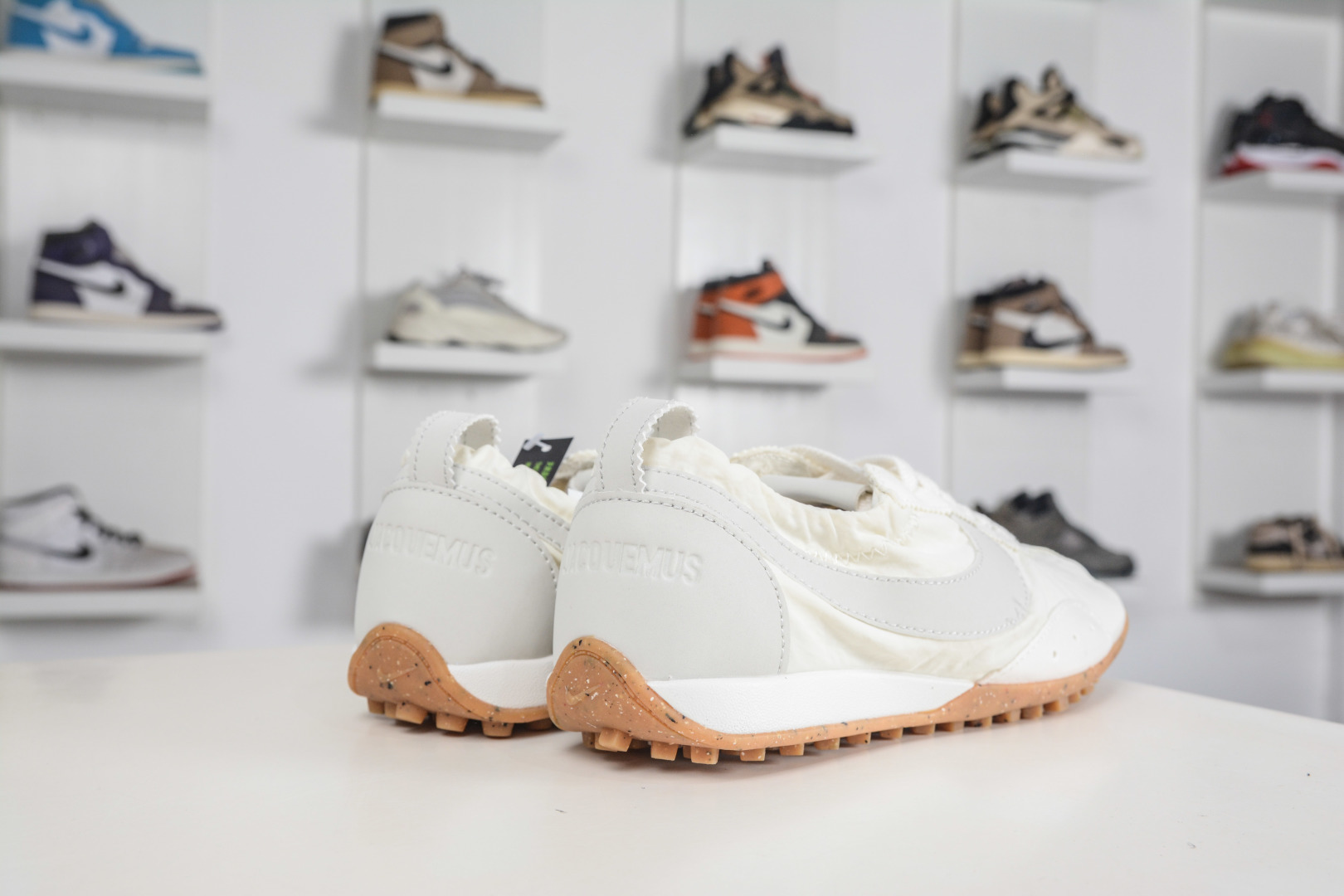 Jacquemus x Nike Jacumoon 耐克 柔软舒适防滑耐磨 低帮休闲板鞋 HV8547-002-Top High Quatity Cheap Sneakers Fashion Clothing Clothes Bags handbags Shoes of all Brand wholesale With The best Quality And Beautiful Price from China Factory Chinese suppliers wholesaler seller Jacquemus x Nike Jacumoon 耐克 柔软舒适防滑耐磨 低帮休闲板鞋 HV8547-002