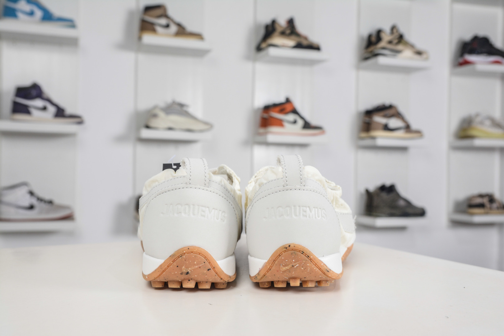 Jacquemus x Nike Jacumoon 耐克 柔软舒适防滑耐磨 低帮休闲板鞋 HV8547-002-Top High Quatity Cheap Sneakers Fashion Clothing Clothes Bags handbags Shoes of all Brand wholesale With The best Quality And Beautiful Price from China Factory Chinese suppliers wholesaler seller Jacquemus x Nike Jacumoon 耐克 柔软舒适防滑耐磨 低帮休闲板鞋 HV8547-002