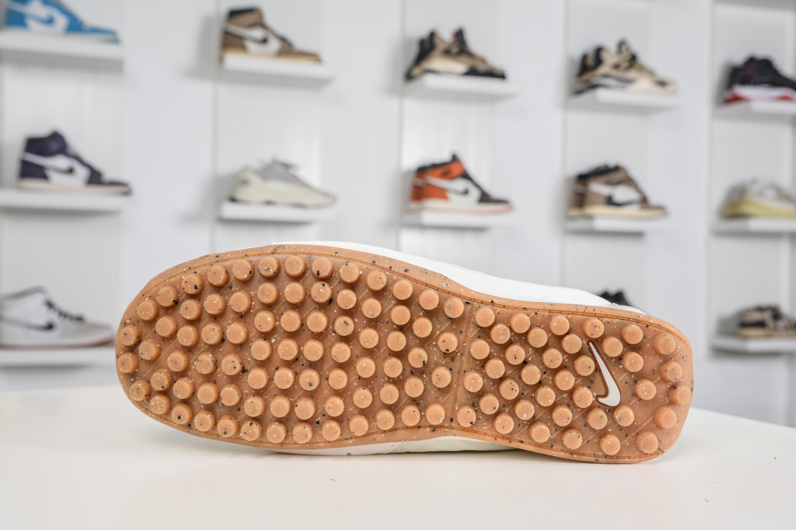 Jacquemus x Nike Jacumoon 耐克 柔软舒适防滑耐磨 低帮休闲板鞋 HV8547-002-Top High Quatity Cheap Sneakers Fashion Clothing Clothes Bags handbags Shoes of all Brand wholesale With The best Quality And Beautiful Price from China Factory Chinese suppliers wholesaler seller Jacquemus x Nike Jacumoon 耐克 柔软舒适防滑耐磨 低帮休闲板鞋 HV8547-002