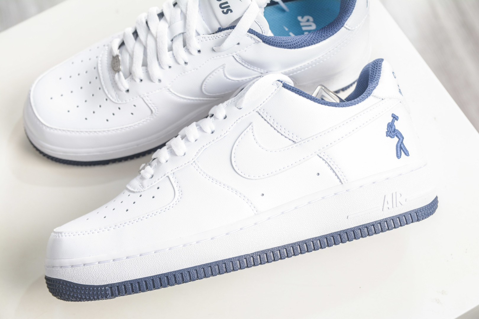 320 TOPLil Yachty x Air Force 1 Low 空军一号低帮百搭休闲运动板鞋 白蓝 IB5720-100-Chinese UA Cheap High Quatity Brand Clothes Bags handbags Sneakers wholesale wholesaler seller from China Factory suppliers Fashion Clothing Shoes best Quality Beautiful Price 320 TOPLil Yachty x Air Force 1 Low 空军一号低帮百搭休闲运动板鞋 白蓝 IB5720-100