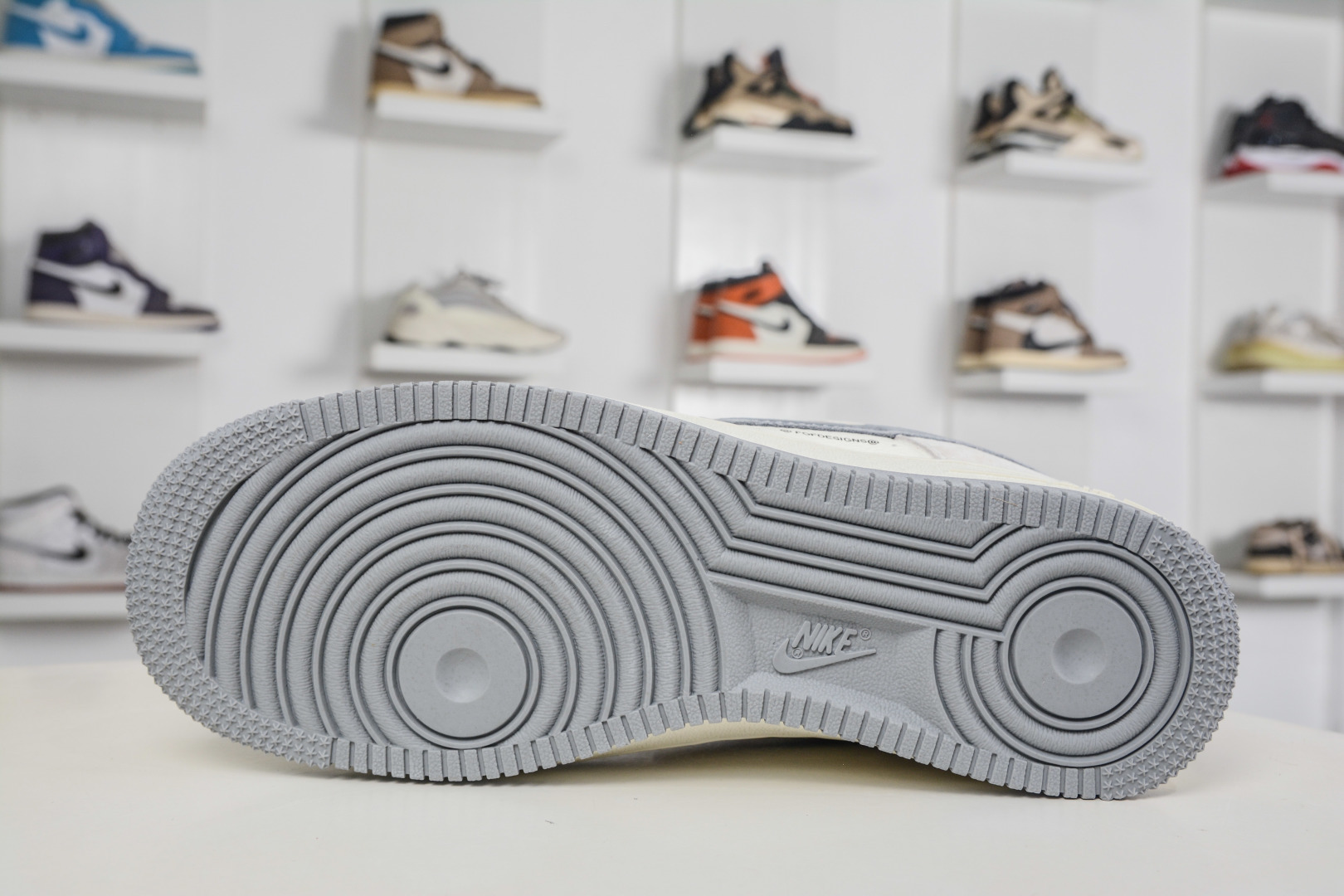 Nike Air Force 1 Low 07 卫冕冠军联名-白灰红 CS5288-088-Top High Quatity Cheap Sneakers Fashion Clothing Clothes Bags handbags Shoes of all Brand wholesale With The best Quality And Beautiful Price from China Factory Chinese suppliers wholesaler seller Nike Air Force 1 Low 07 卫冕冠军联名-白灰红 CS5288-088