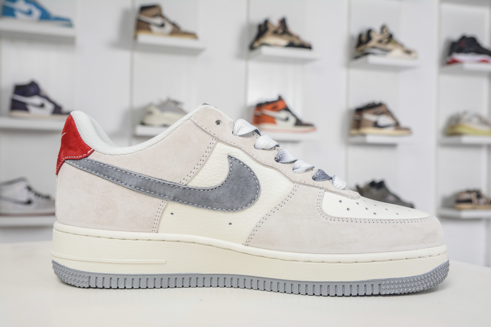 Nike Air Force 1 Low 07 卫冕冠军联名-白灰红 CS5288-088-Top High Quatity Cheap Sneakers Fashion Clothing Clothes Bags handbags Shoes of all Brand wholesale With The best Quality And Beautiful Price from China Factory Chinese suppliers wholesaler seller Nike Air Force 1 Low 07 卫冕冠军联名-白灰红 CS5288-088
