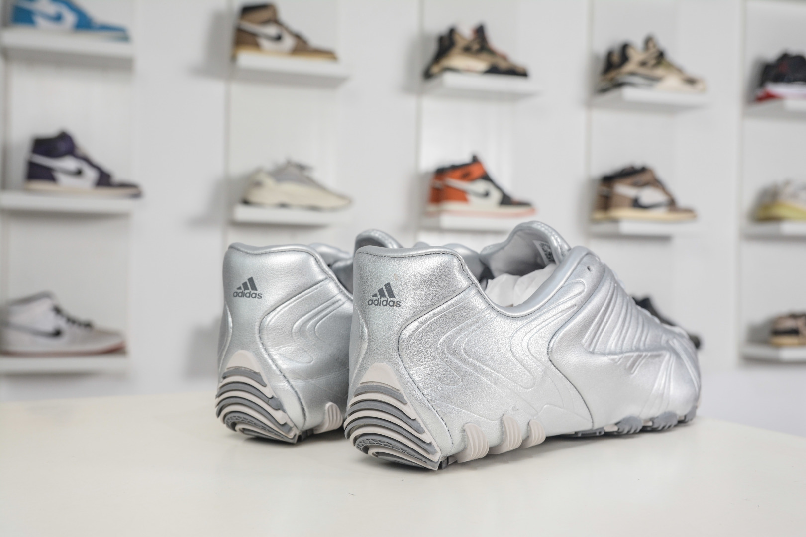 170 AD Ghost Sprint 银色 千禧风复古低帮薄底生活休闲鞋 JQ6439-Chinese UA Cheap High Quatity Brand Clothes Bags handbags Sneakers wholesale wholesaler seller from China Factory suppliers Fashion Clothing Shoes best Quality Beautiful Price 170 AD Ghost Sprint 银色 千禧风复古低帮薄底生活休闲鞋 JQ6439