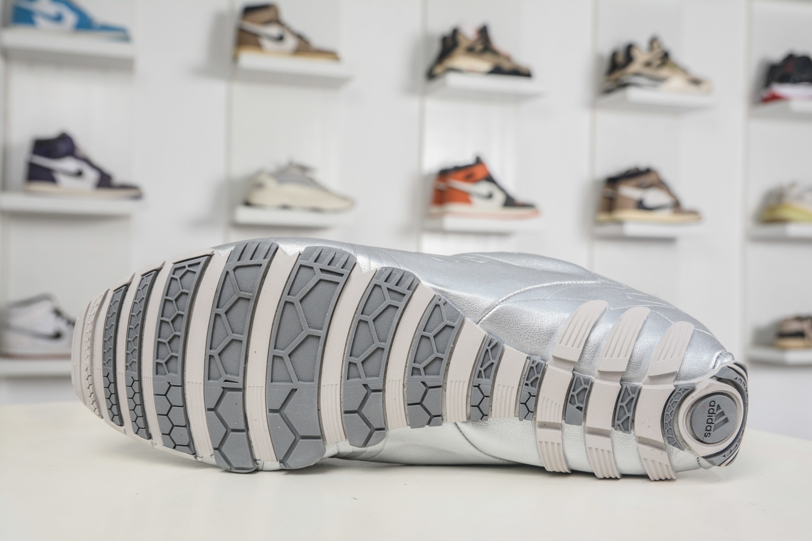 170 AD Ghost Sprint 银色 千禧风复古低帮薄底生活休闲鞋 JQ6439-Chinese UA Cheap High Quatity Brand Clothes Bags handbags Sneakers wholesale wholesaler seller from China Factory suppliers Fashion Clothing Shoes best Quality Beautiful Price 170 AD Ghost Sprint 银色 千禧风复古低帮薄底生活休闲鞋 JQ6439