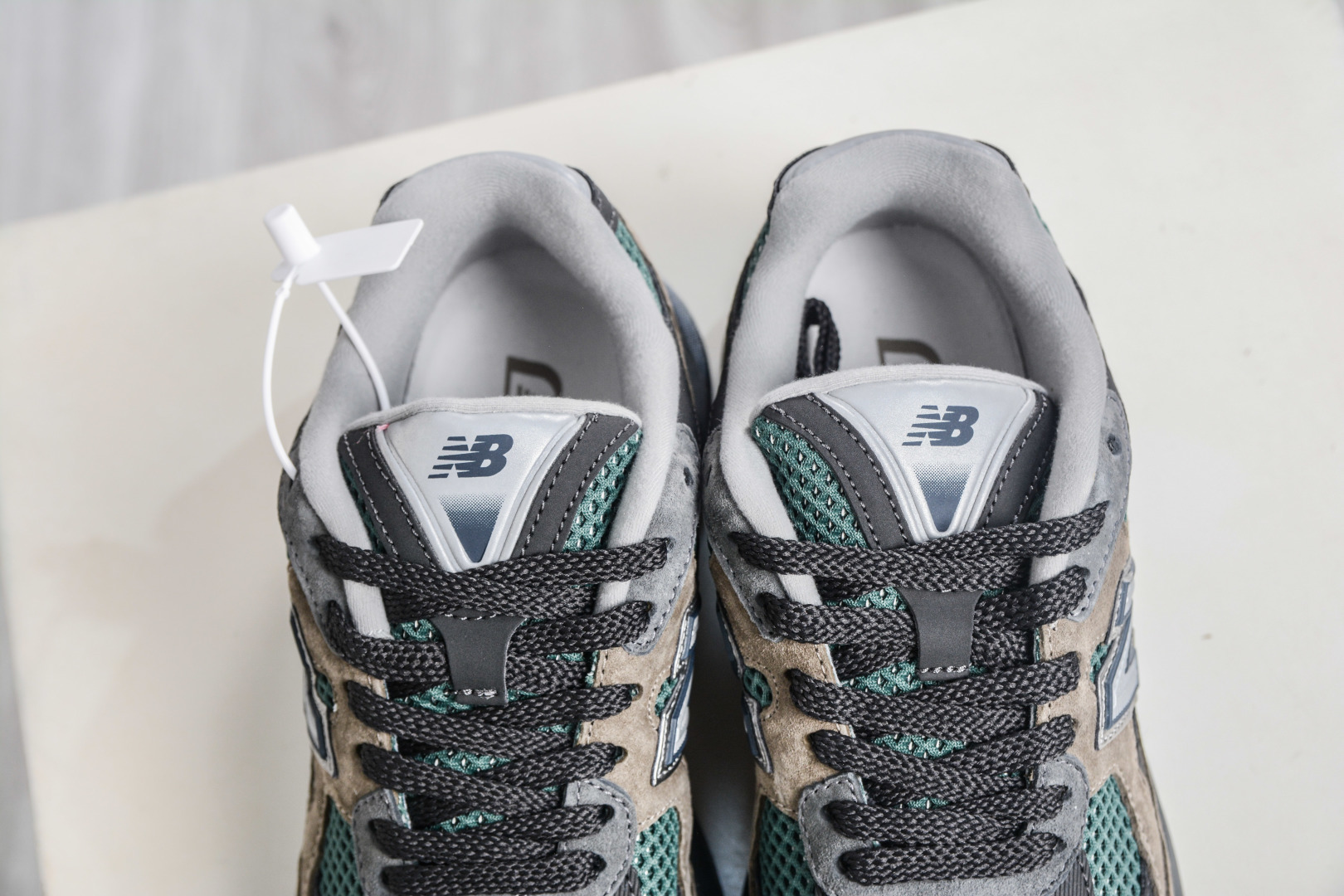 190 T版 New Balance M2010系列 新百伦 复古老爹风网布跑步休闲运动鞋 U2010AGY