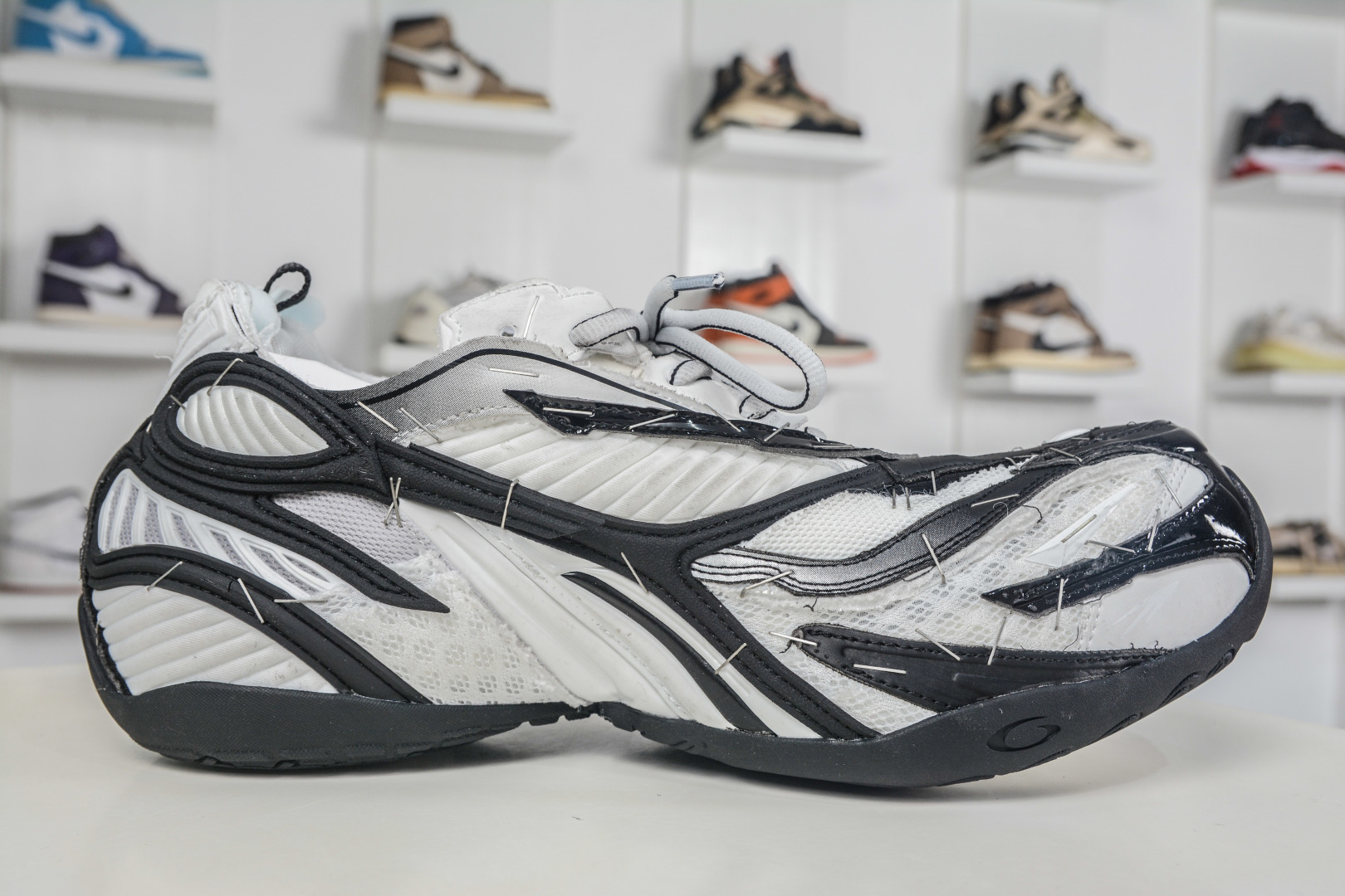 XA版本 纯原生产线出品 Balenciaga 巴黎世家 订书钉 23代 Soleless 圆头系带 低帮 黑白色 巴黎新款 841506 WOYX0 1910