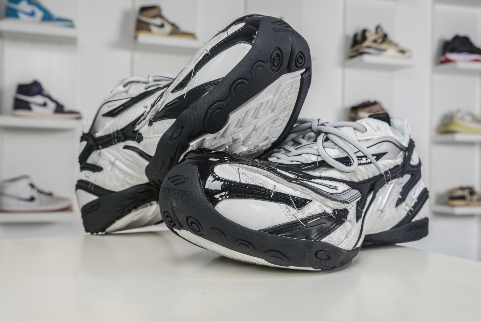 XA版本 纯原生产线出品 Balenciaga 巴黎世家 订书钉 23代 Soleless 圆头系带 低帮 黑白色 巴黎新款 841506 WOYX0 1910