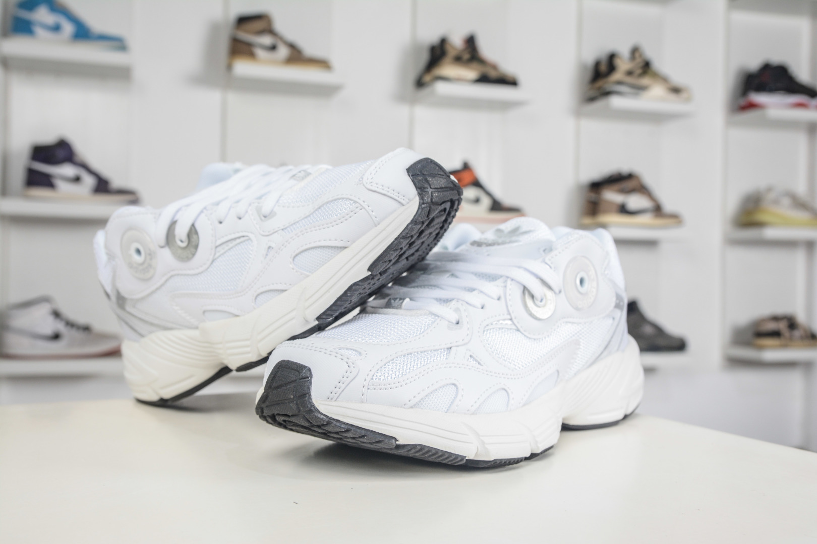 170 Adidas Originals Astir 复古单品 这款adidas Astir 慢跑鞋 GY5565