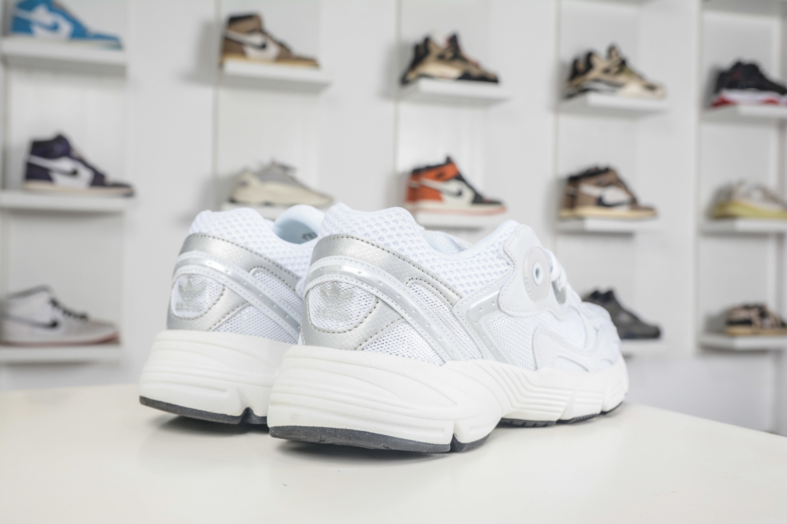 170 Adidas Originals Astir 复古单品 这款adidas Astir 慢跑鞋 GY5565