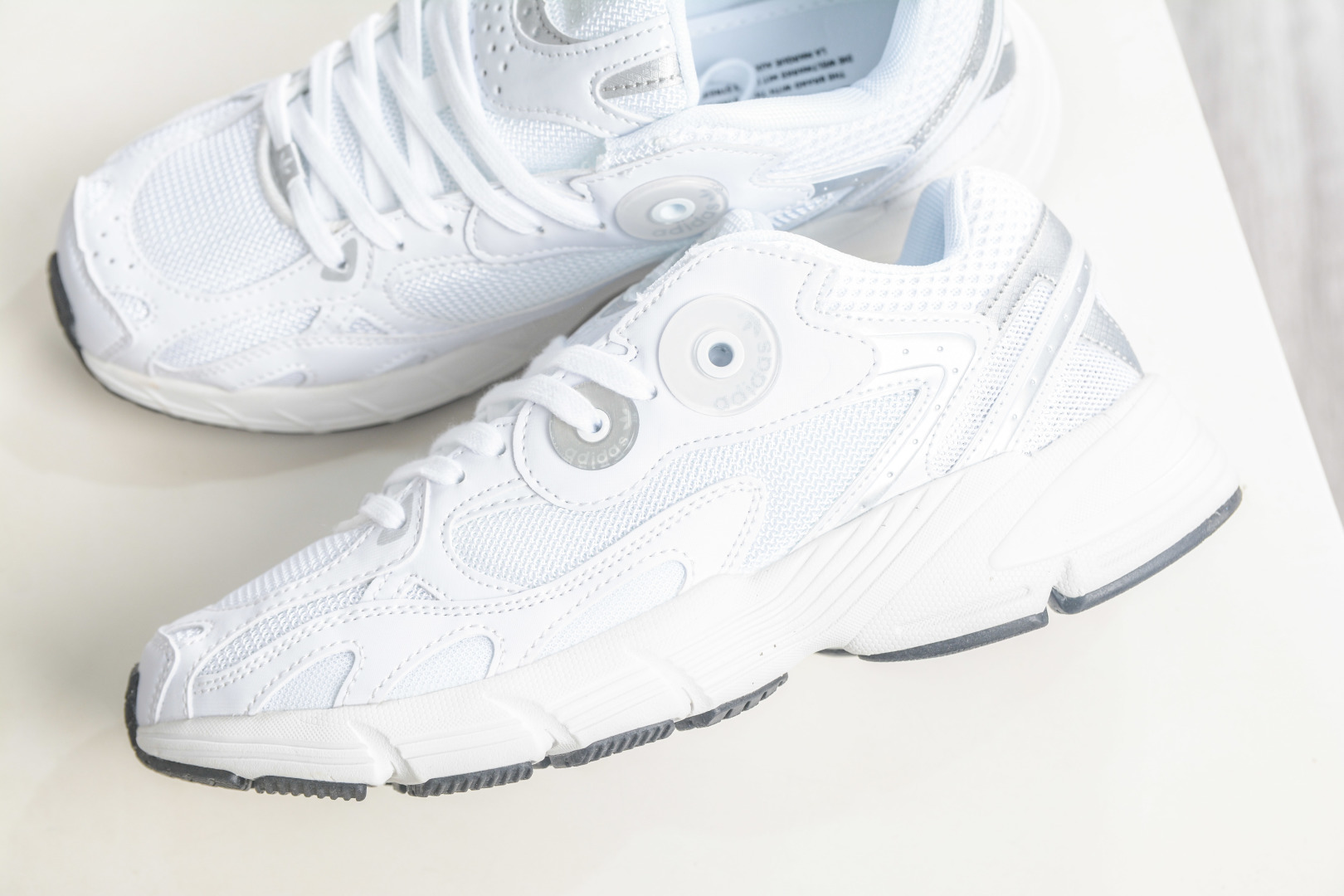 170 Adidas Originals Astir 复古单品 这款adidas Astir 慢跑鞋 GY5565
