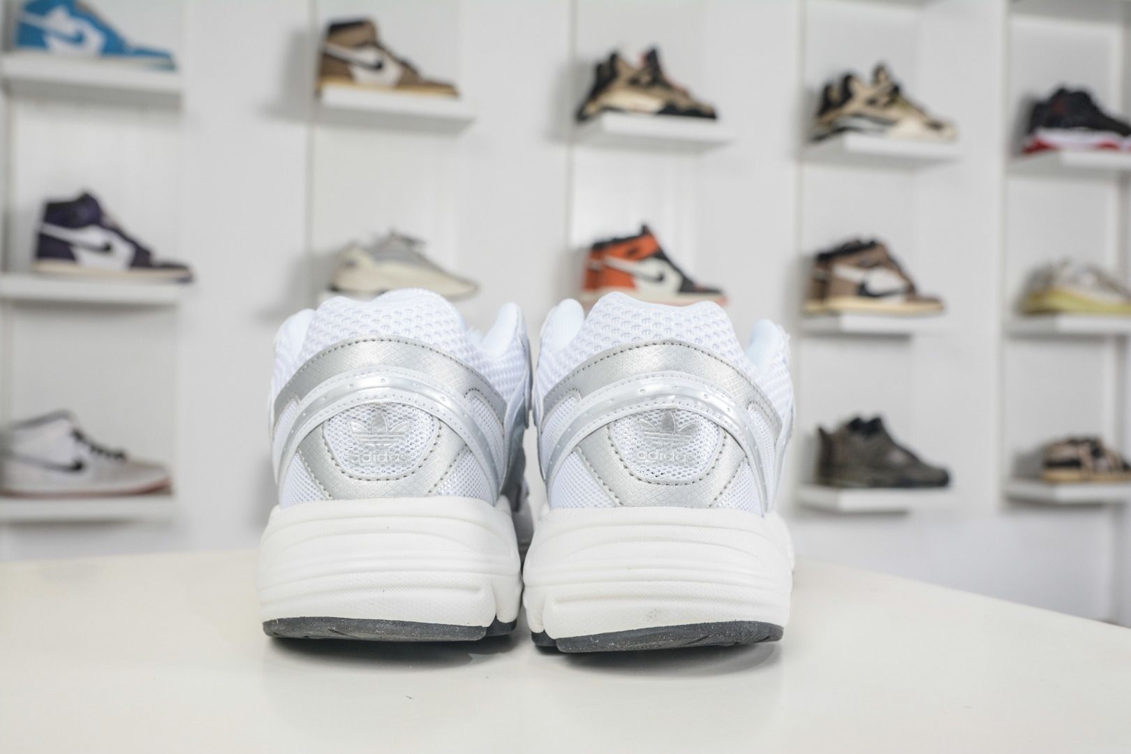 170 Adidas Originals Astir 复古单品 这款adidas Astir 慢跑鞋 GY5565