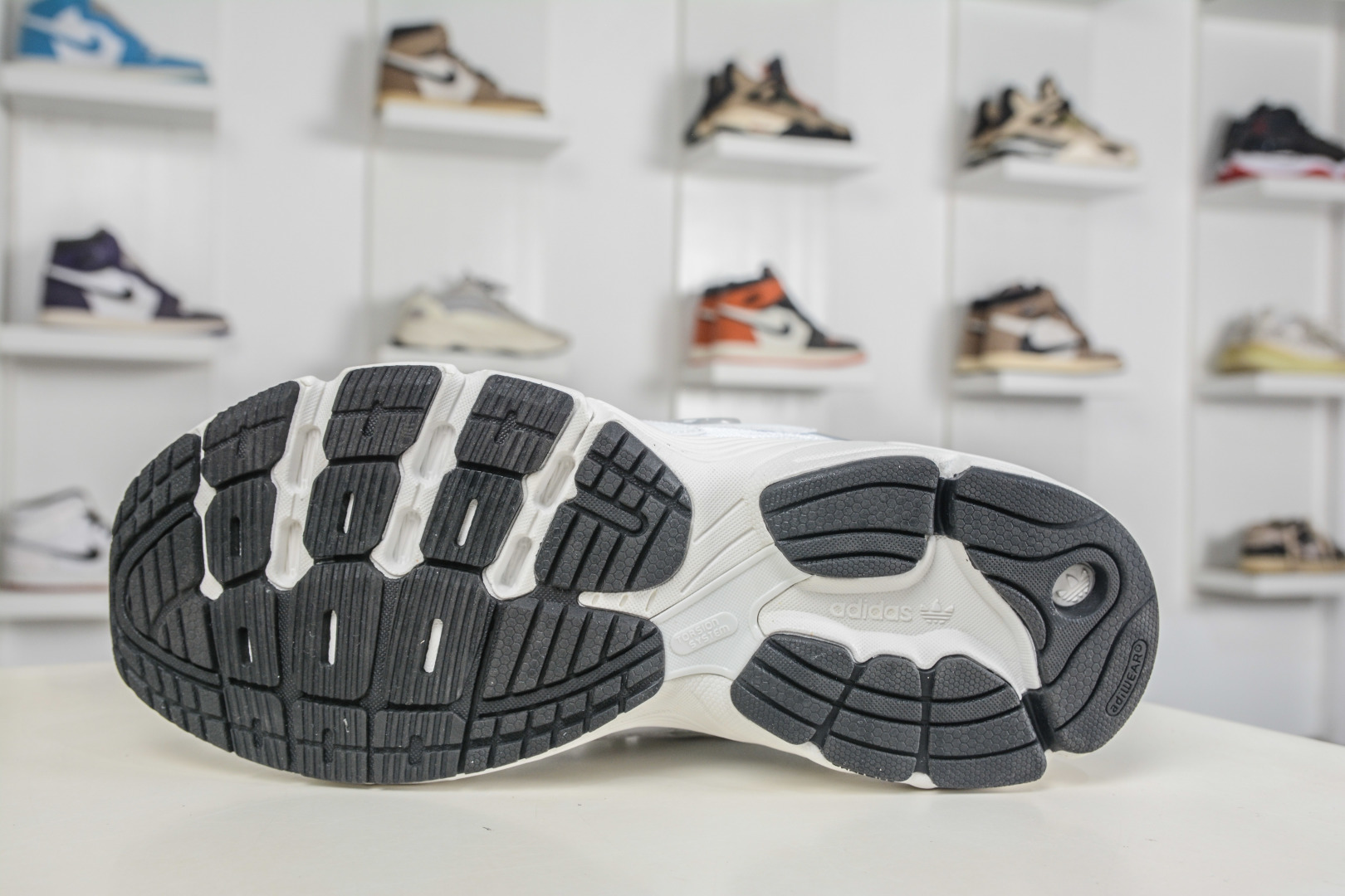 170 Adidas Originals Astir 复古单品 这款adidas Astir 慢跑鞋 GY5565