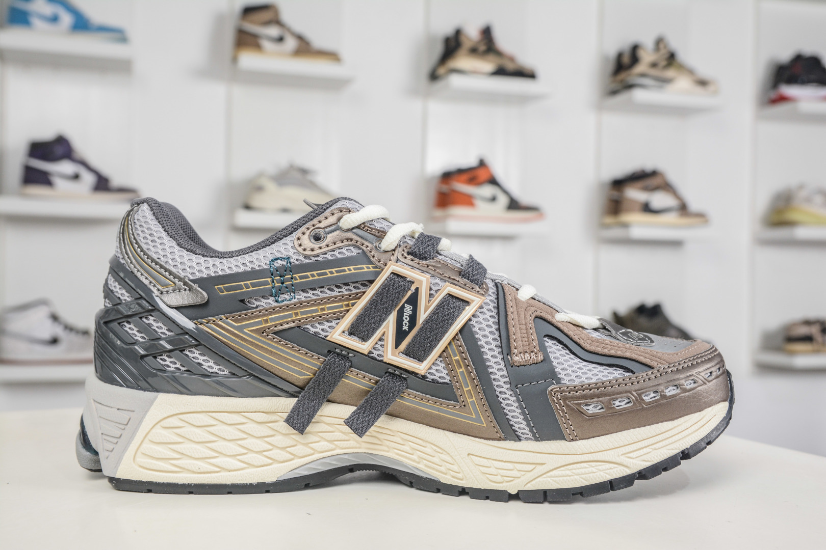 190 T版New Balance M1906系列 NB新百伦系列复古老爹风休闲运动慢跑鞋 U19066U8-Chinese UA Cheap High Quatity Brand Clothes Bags handbags Sneakers wholesale wholesaler seller from China Factory suppliers Fashion Clothing Shoes best Quality Beautiful Price 190 T版New Balance M1906系列 NB新百伦系列复古老爹风休闲运动慢跑鞋 U19066U8