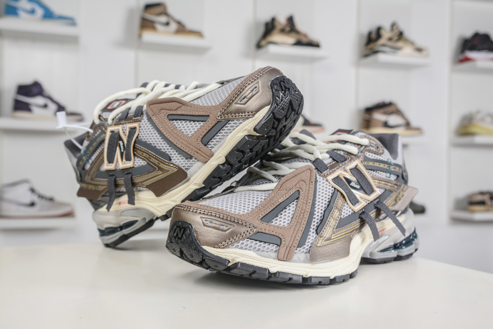 190 T版New Balance M1906系列 NB新百伦系列复古老爹风休闲运动慢跑鞋 U19066U8-Chinese UA Cheap High Quatity Brand Clothes Bags handbags Sneakers wholesale wholesaler seller from China Factory suppliers Fashion Clothing Shoes best Quality Beautiful Price 190 T版New Balance M1906系列 NB新百伦系列复古老爹风休闲运动慢跑鞋 U19066U8