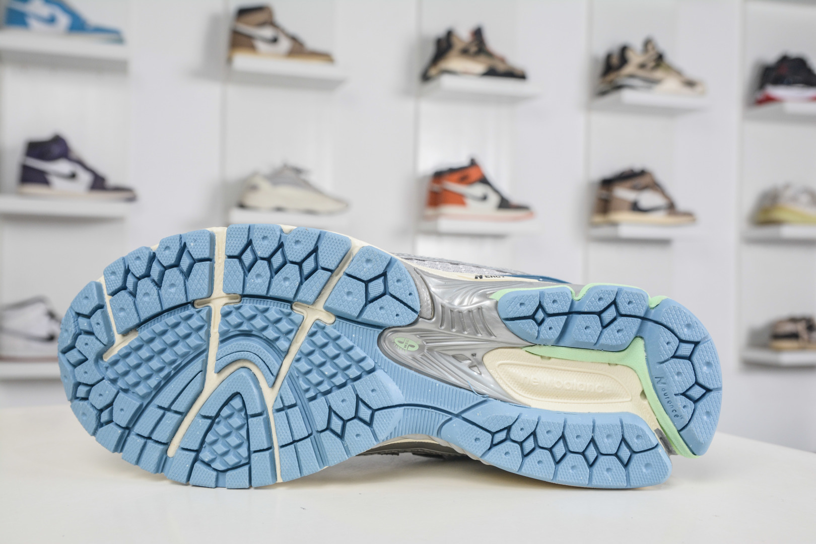 190 T版New Balance M1906系列 NB新百伦系列复古老爹风休闲运动慢跑鞋 采用轻质牛剖革拼接透气网眼衬垫织物鞋面材质 T-Beam大底提供足步弓支撑 保持步态稳定 后跟搭载外露缓震胶 网眼衬垫通过不规律的色块实现做旧的美感 泛黄的鞋底更是进一步增添了复古气息 U1906RCR 尺码36 37 37.5 38 38.5 39.5 40 40.5 41.5 42 42.5 43 44 45 46.5-Chinese UA Cheap High Quatity Brand Clothes Bags handbags Sneakers wholesale wholesaler seller from China Factory suppliers Fashion Clothing Shoes best Quality Beautiful Price 190 T版New Balance M1906系列 NB新百伦系列复古老爹风休闲运动慢跑鞋 采用轻质牛剖革拼接透气网眼衬垫织物鞋面材质 T-Beam大底提供足步弓支撑 保持步态稳定 后跟搭载外露缓震胶 网眼衬垫通过不规律的色块实现做旧的美感 泛黄的鞋底更是进一步增添了复古气息 U1906RCR 尺码36 37 37.5 38 38.5 39.5 40 40.5 41.5 42 42.5 43 44 45 46.5