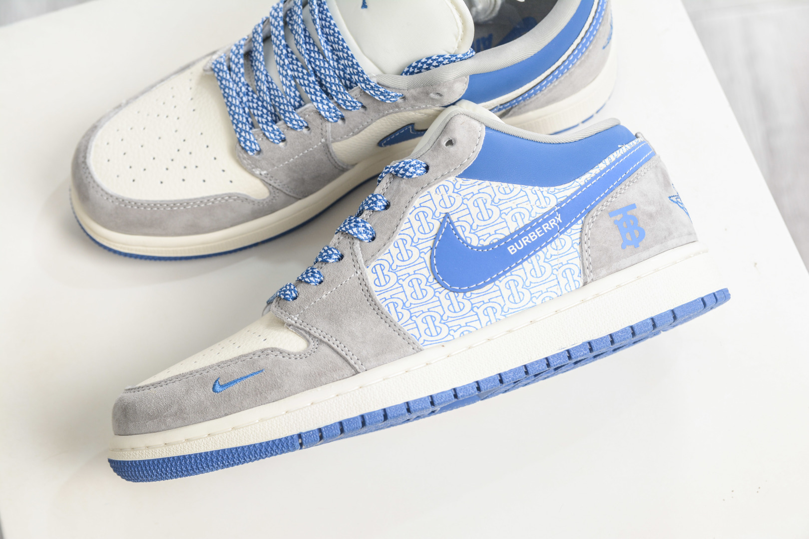 Air Jordan 1 Retro Low x Burberry 巴宝莉联名-白灰蓝 LD8888-016