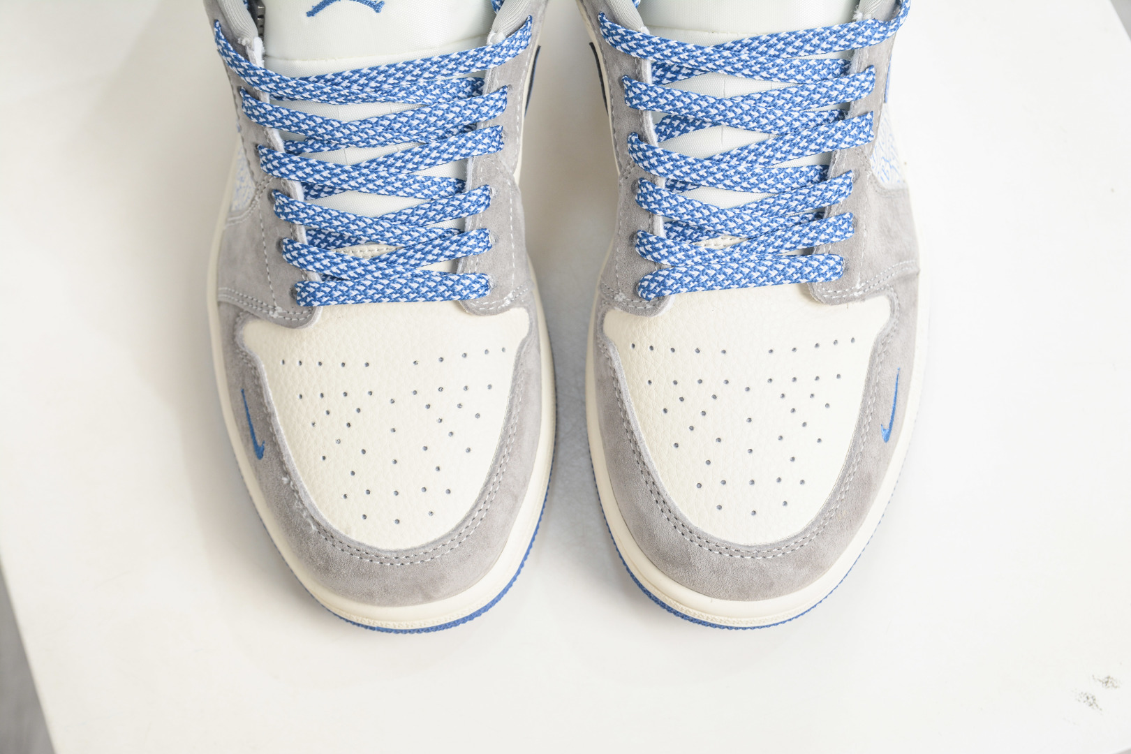 Air Jordan 1 Retro Low x Burberry 巴宝莉联名-白灰蓝 LD8888-016
