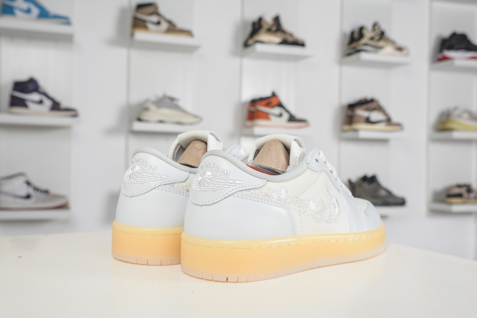 Air Jordan 1 Low ”Floral Swoosh” AJ1 乔1花朵刺绣 AJ1 低帮休闲板鞋 IF4391-100