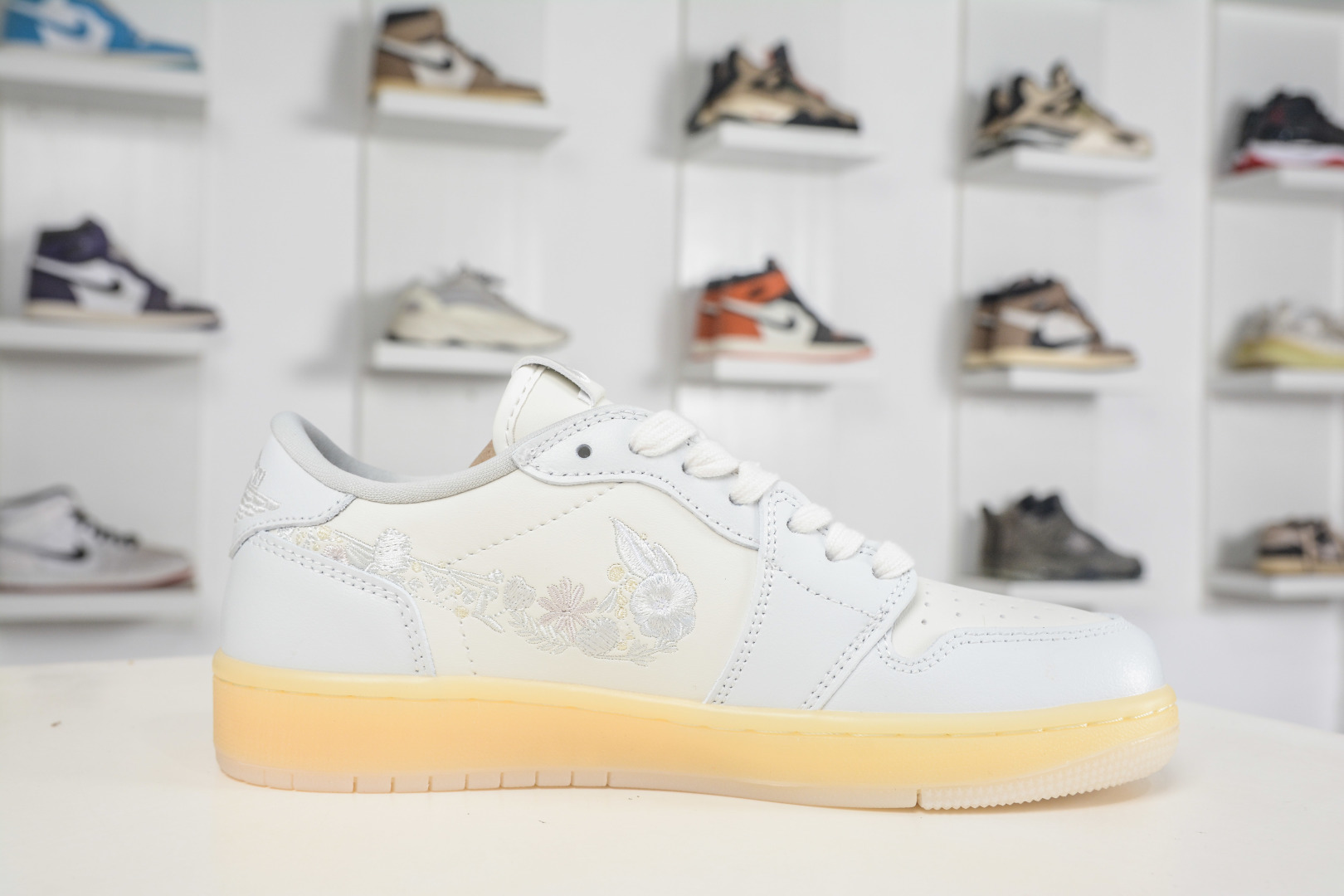 Air Jordan 1 Low ”Floral Swoosh” AJ1 乔1花朵刺绣 AJ1 低帮休闲板鞋 IF4391-100