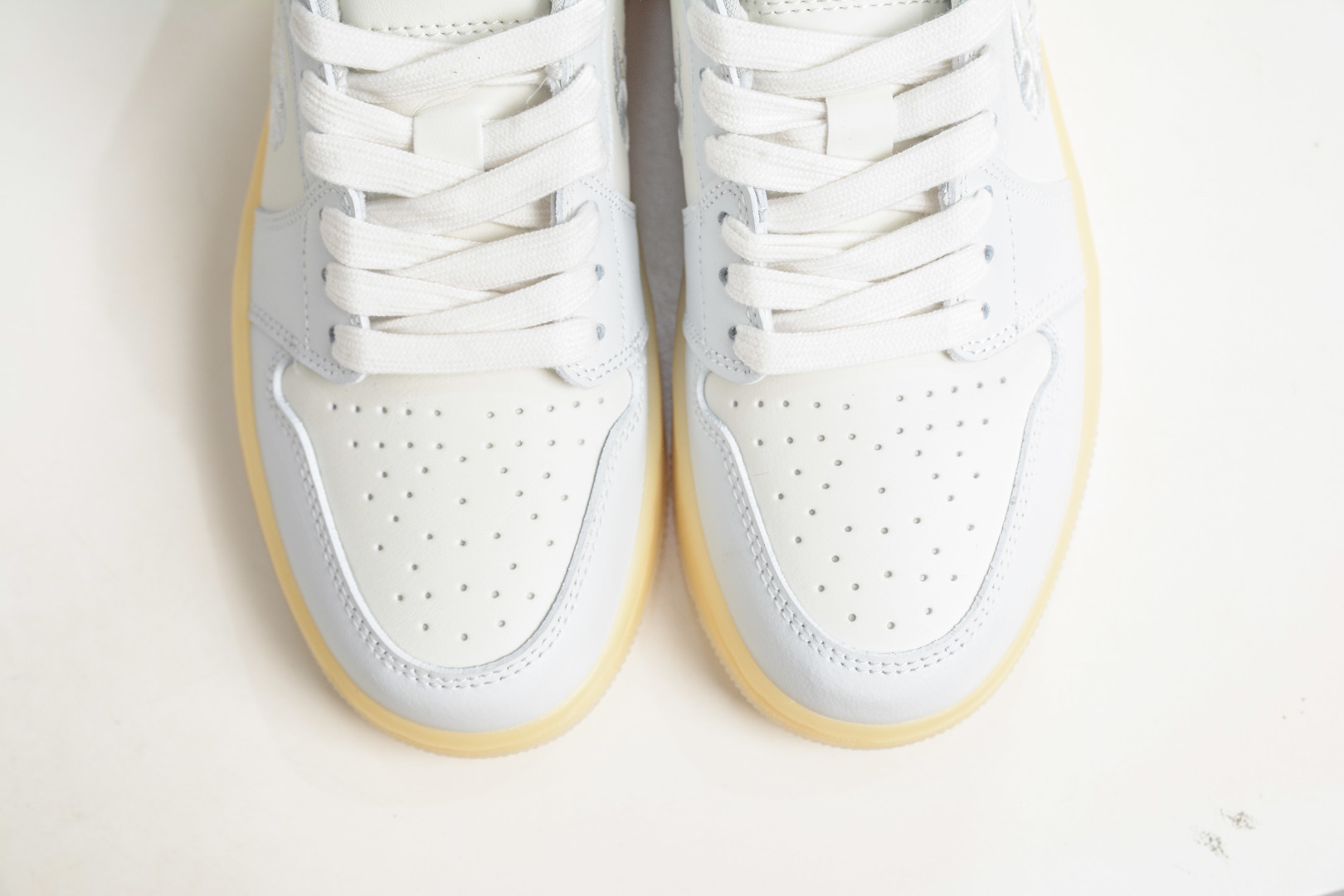 Air Jordan 1 Low ”Floral Swoosh” AJ1 乔1花朵刺绣 AJ1 低帮休闲板鞋 IF4391-100